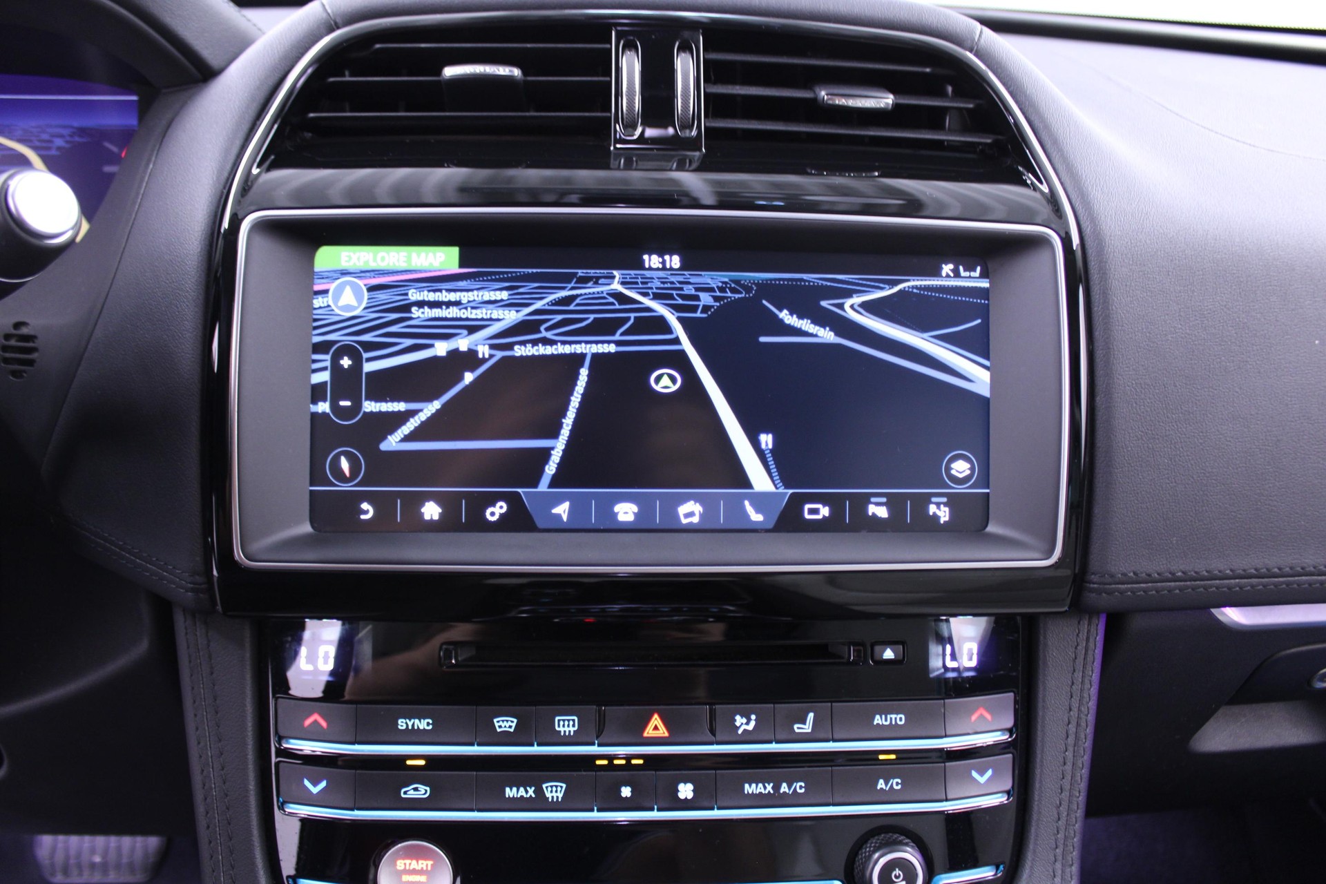 JAGUAR F-Pace 2.0 D 240 Prestige AWD-image-6