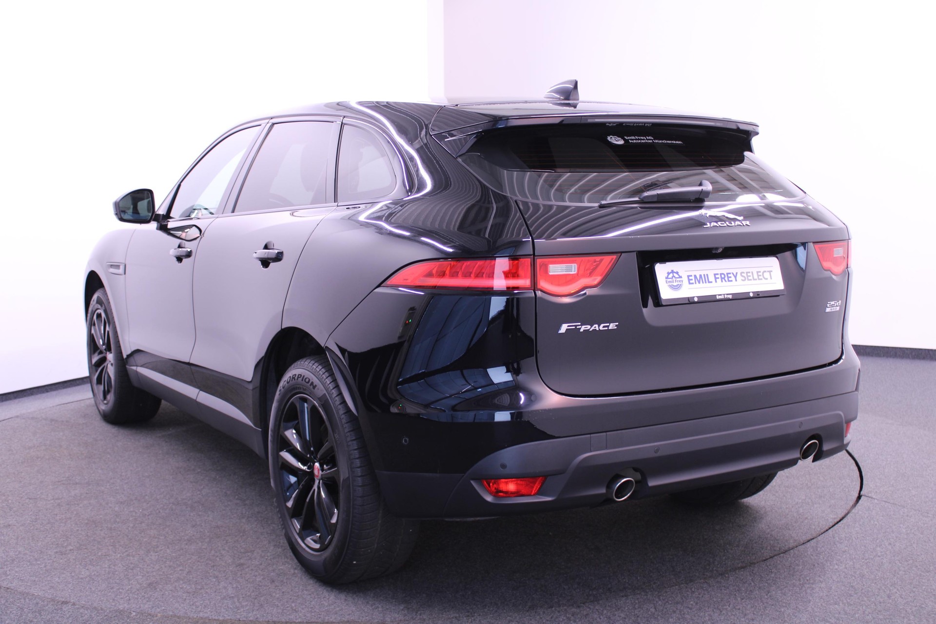 JAGUAR F-Pace 2.0 D 240 Prestige AWD-image-2