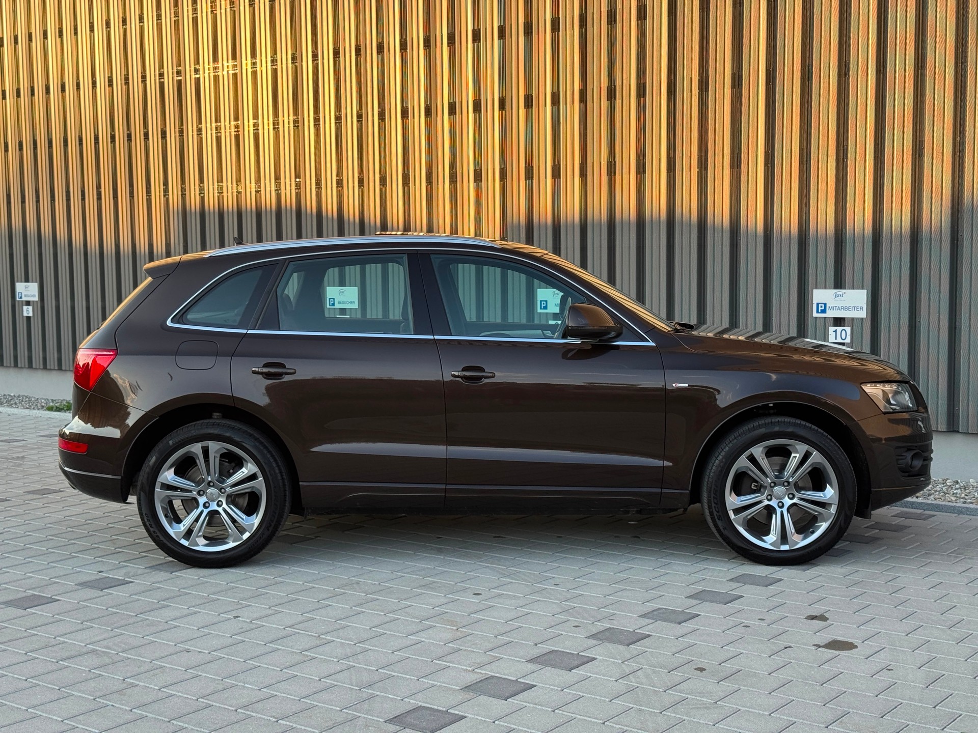 AUDI Q5 3.0 TDI quattro S Line-image-9