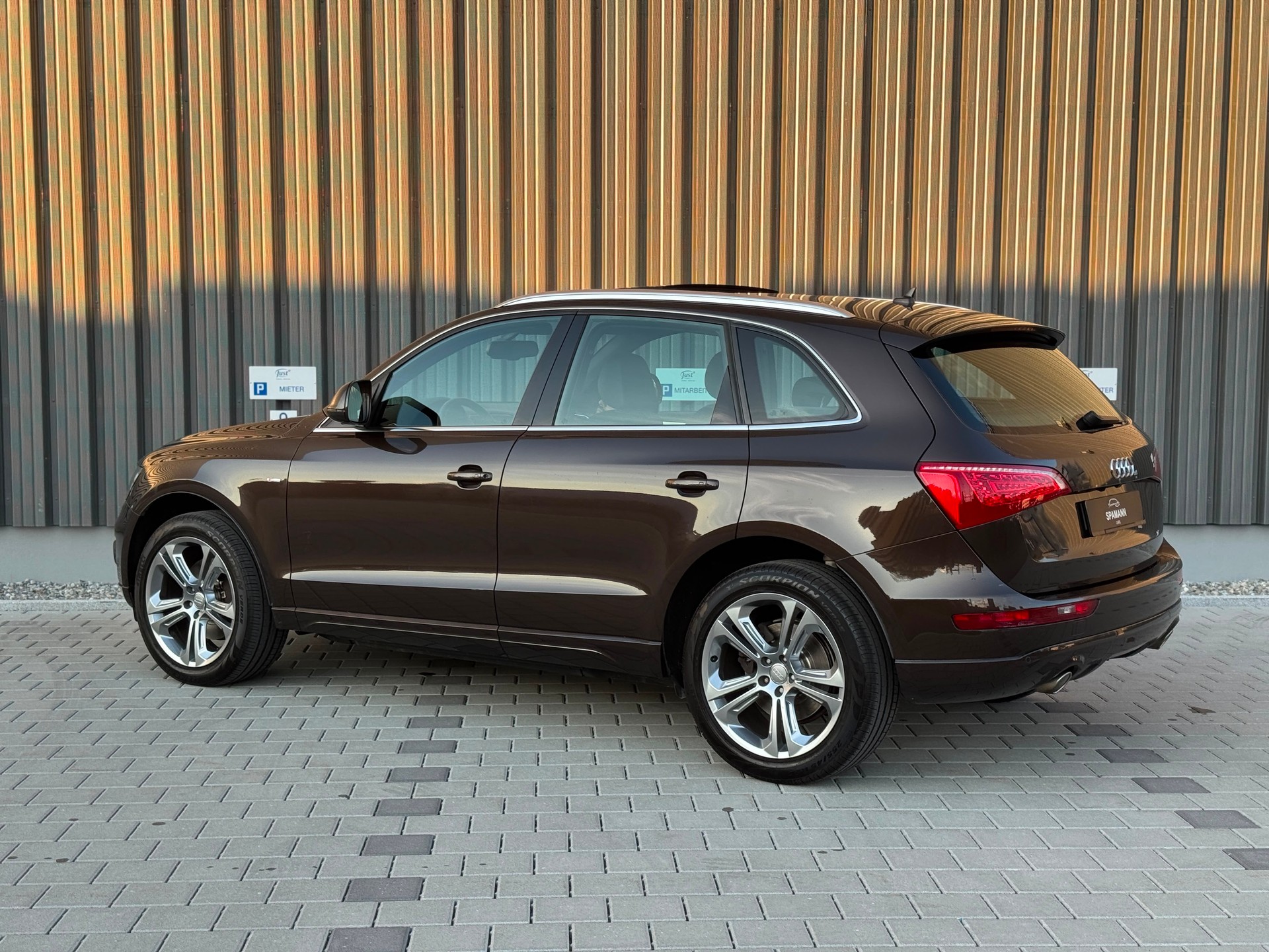 AUDI Q5 3.0 TDI quattro S Line-image-4