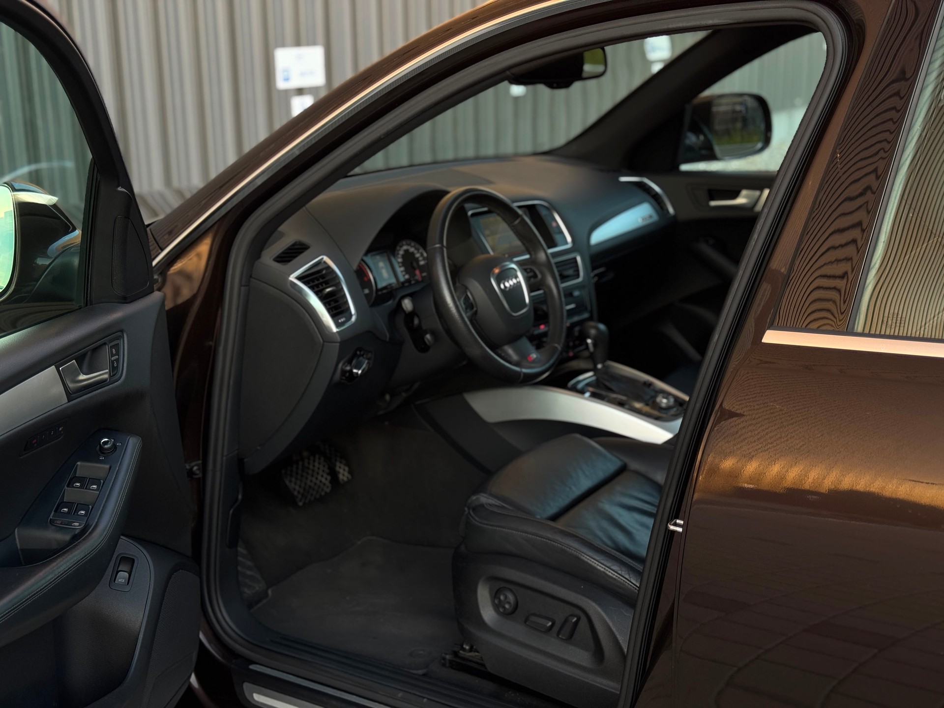 AUDI Q5 3.0 TDI quattro S Line-image-11