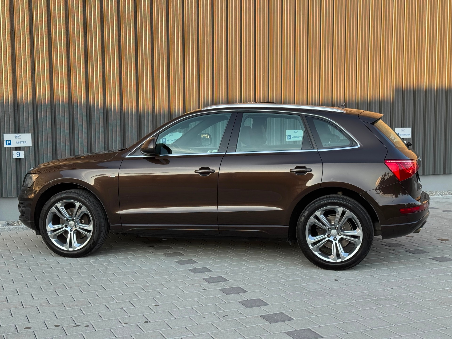 AUDI Q5 3.0 TDI quattro S Line-image-3