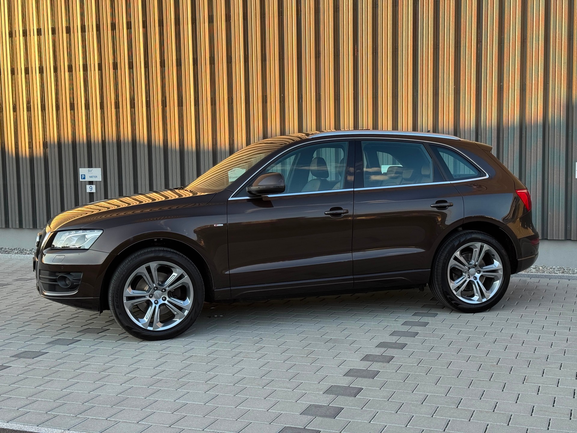 AUDI Q5 3.0 TDI quattro S Line-image-2