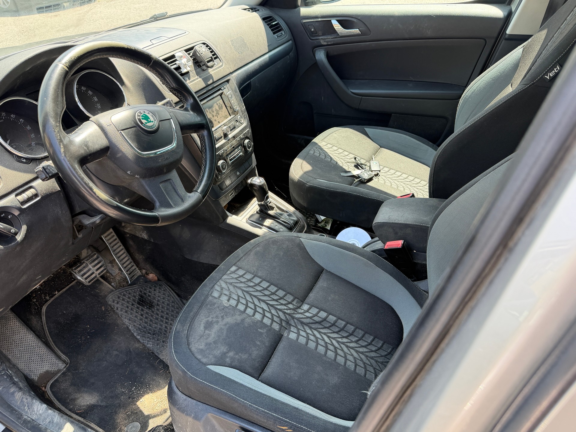 SKODA Yeti 2.0 TDI Adventure 4x4 DSG-image-9
