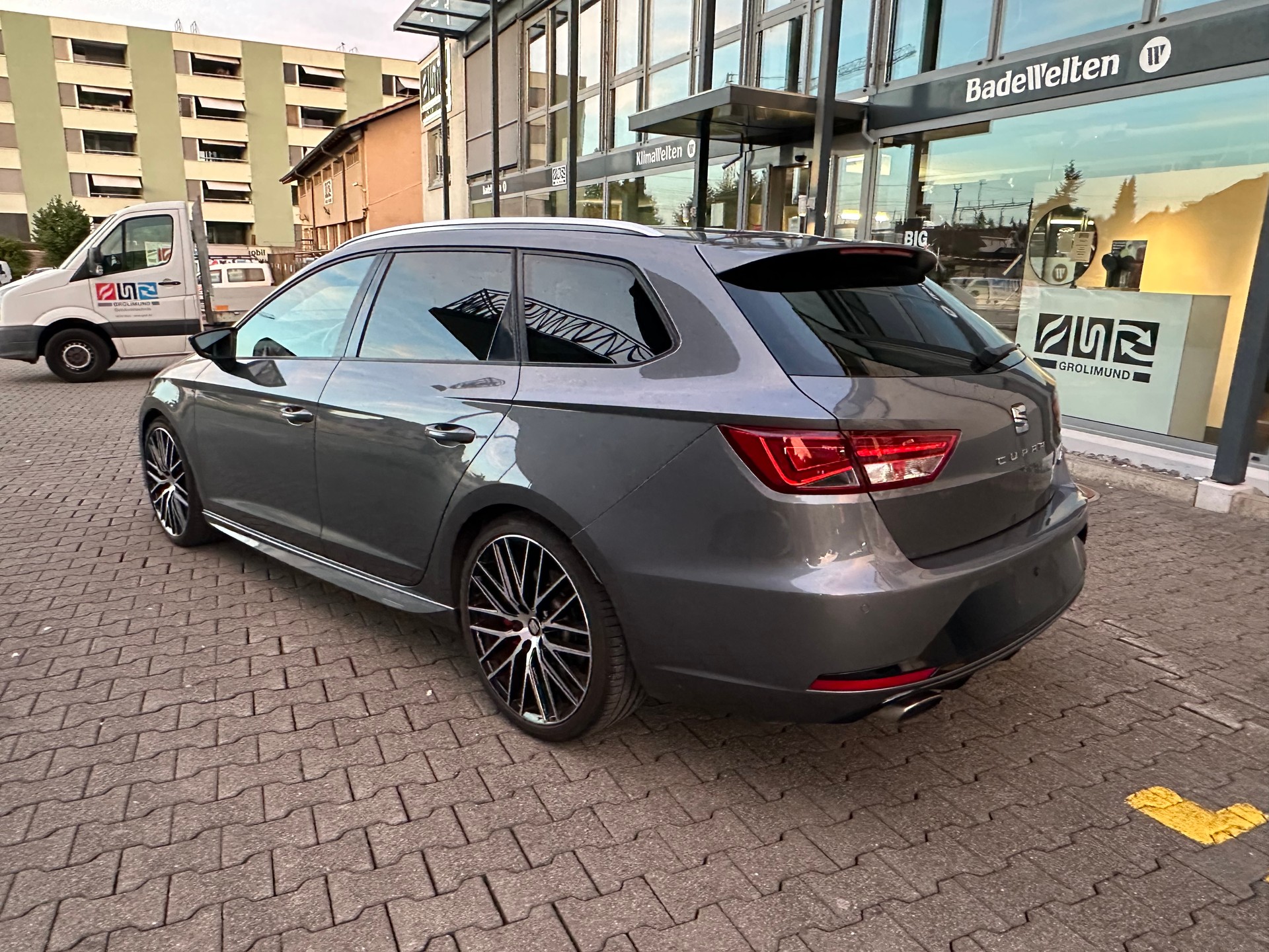 SEAT Leon ST 2.0 TSI Cupra 290 DSG-image-2