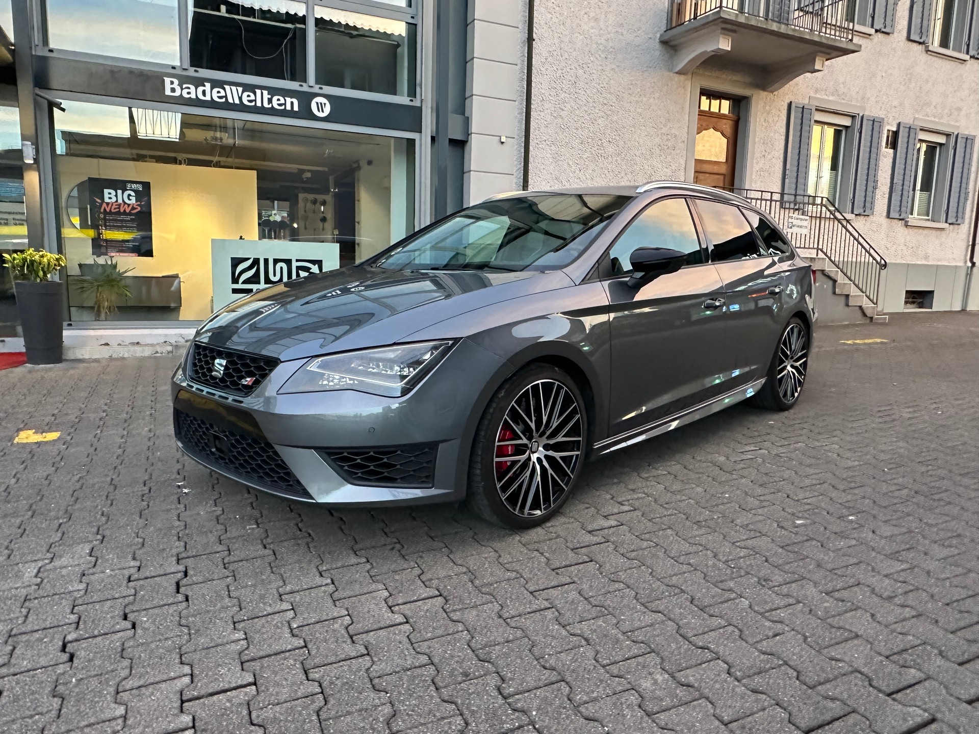 SEAT Leon ST 2.0 TSI Cupra 290 DSG-image-1