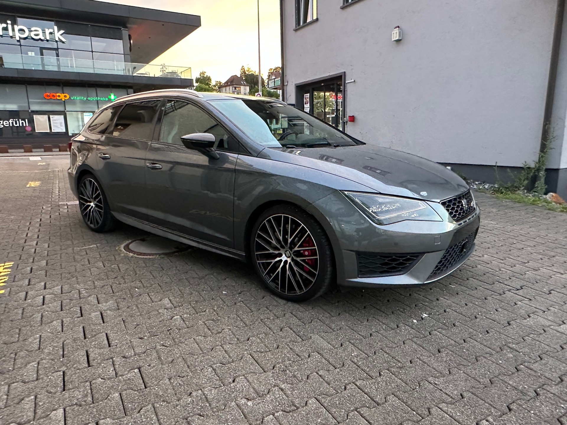 SEAT Leon ST 2.0 TSI Cupra 290 DSG-image-5