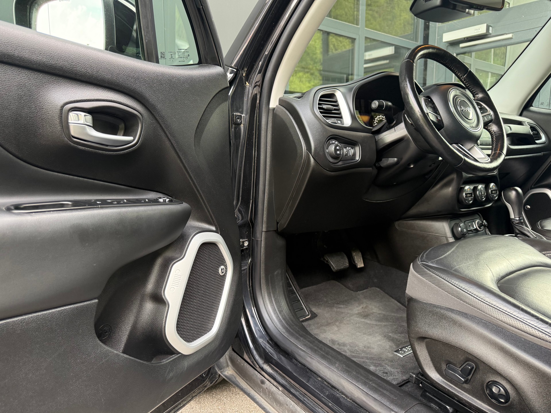 JEEP Renegade 1.4 Turbo Limited AWD-image-11