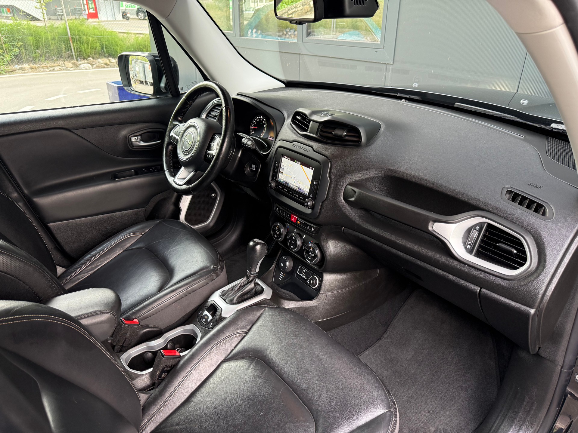 JEEP Renegade 1.4 Turbo Limited AWD-image-10