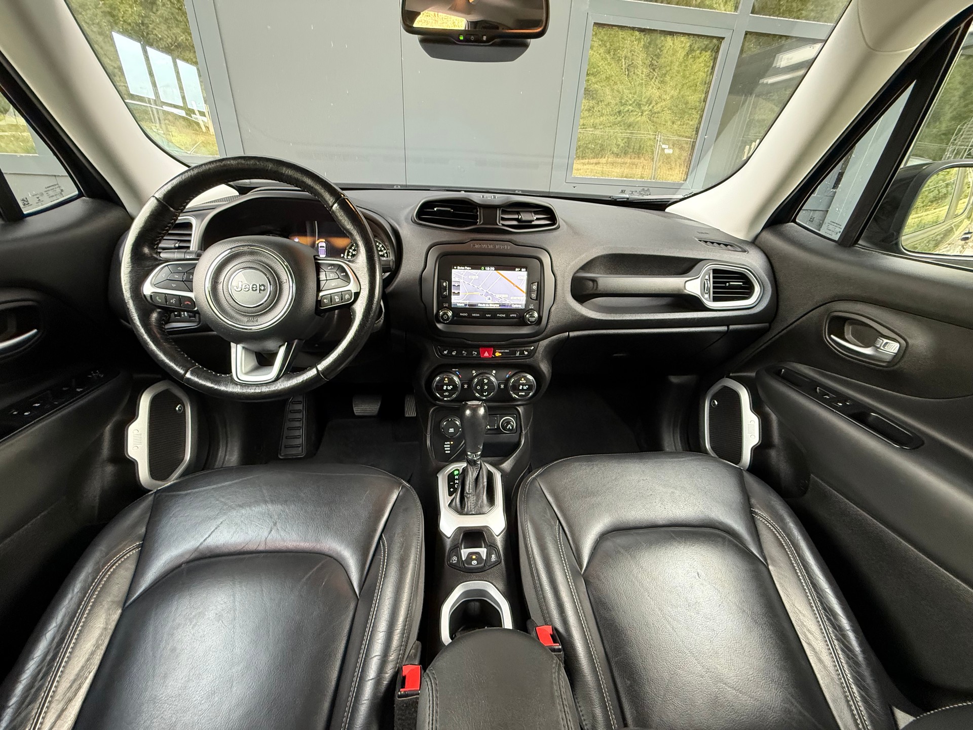 JEEP Renegade 1.4 Turbo Limited AWD-image-8