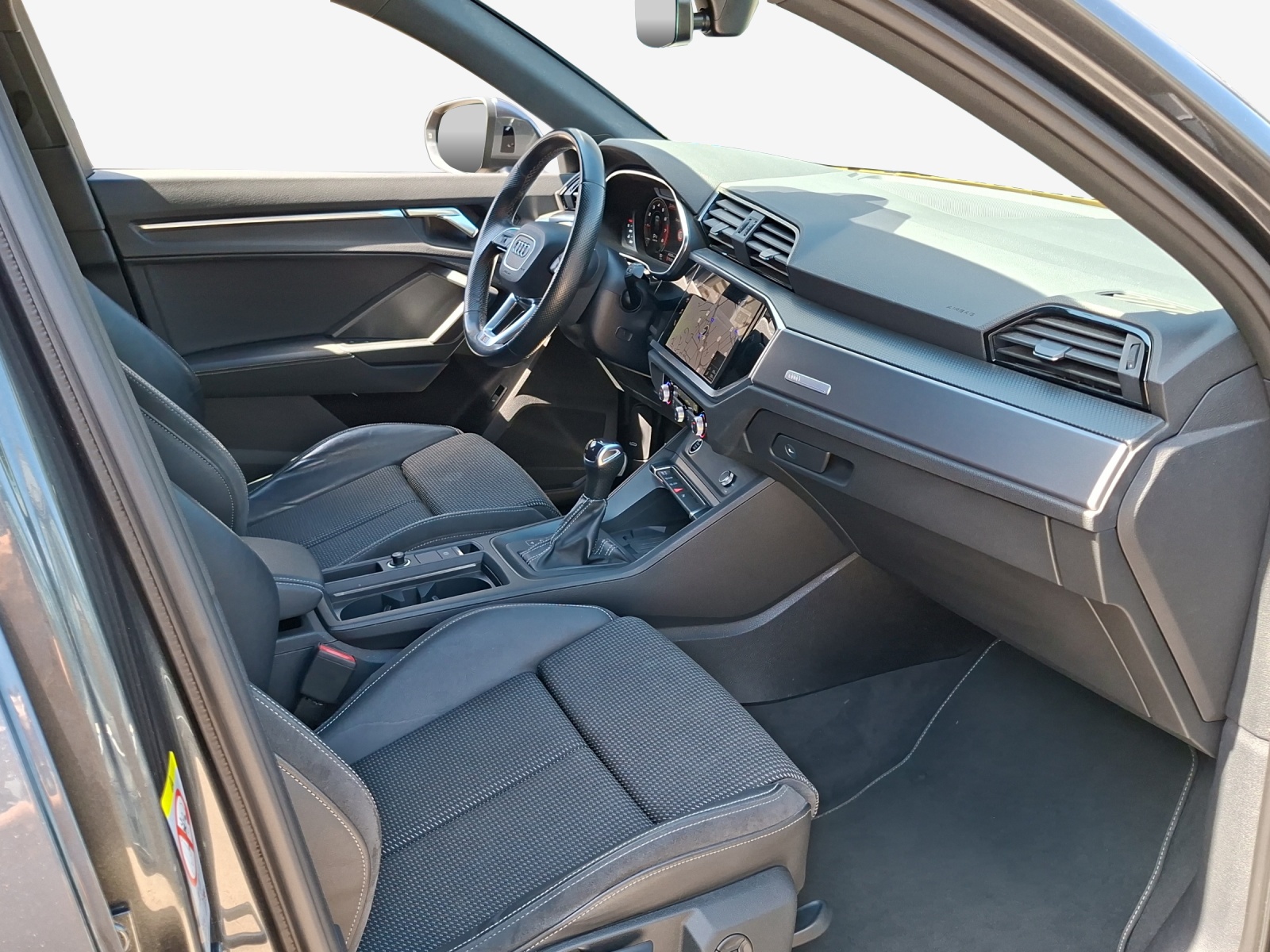 AUDI Q3 35 TFSI S line Attraction S-tronic-image-14