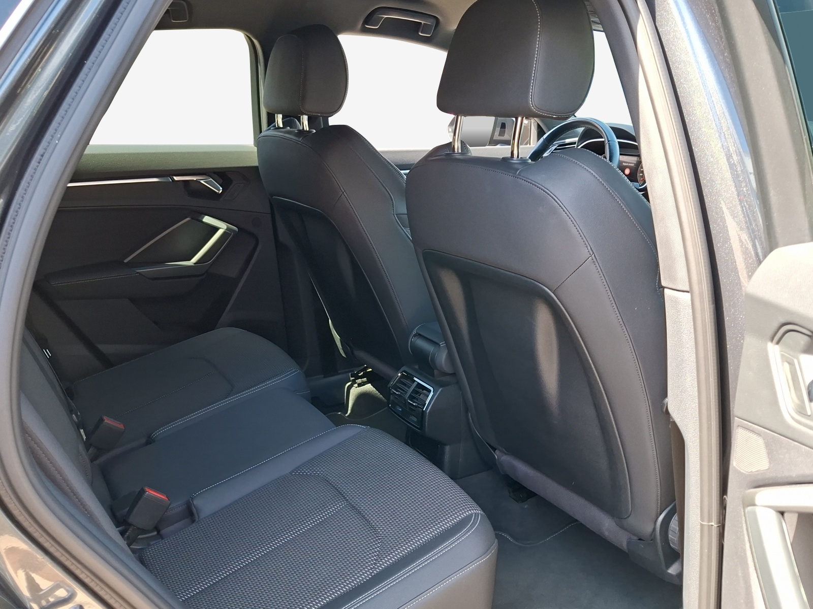 AUDI Q3 35 TFSI S line Attraction S-tronic-image-13