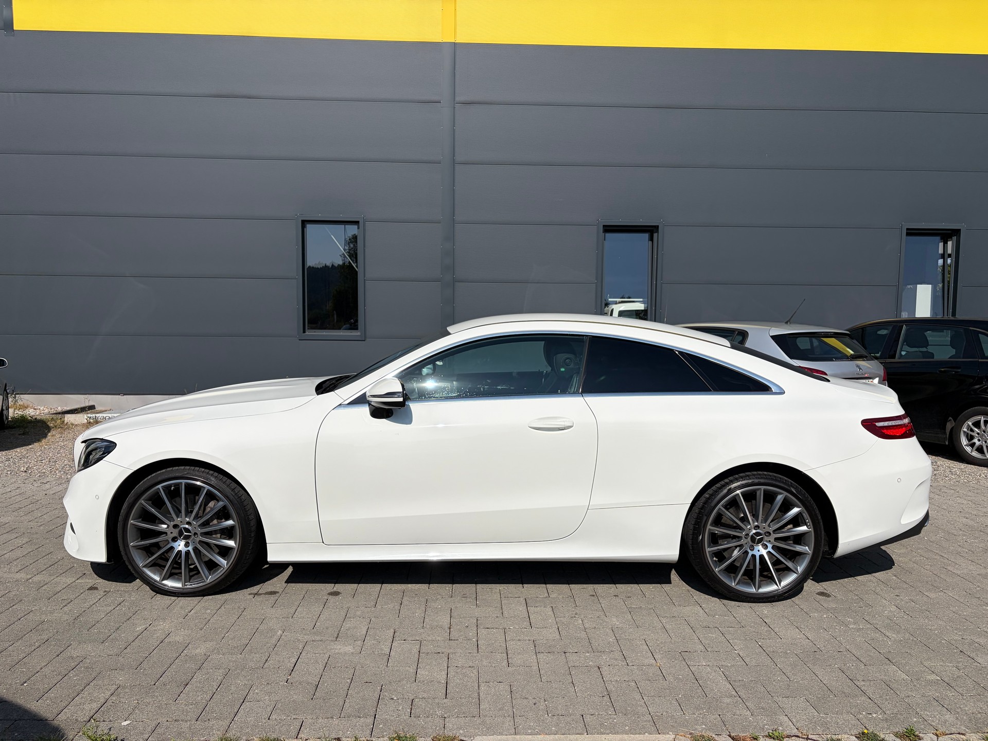 MERCEDES-BENZ E 400 Cabriolet AMG Line 4 Matic 9G-Tronic-image-7