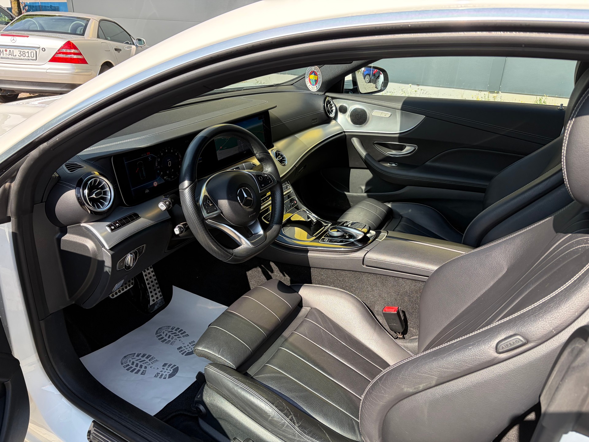 MERCEDES-BENZ E 400 Cabriolet AMG Line 4 Matic 9G-Tronic-image-8
