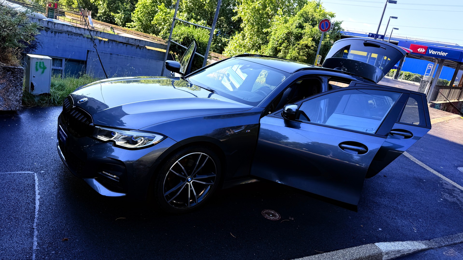 BMW 320d xDrive 48V Touring M Sport Steptronic-image-14