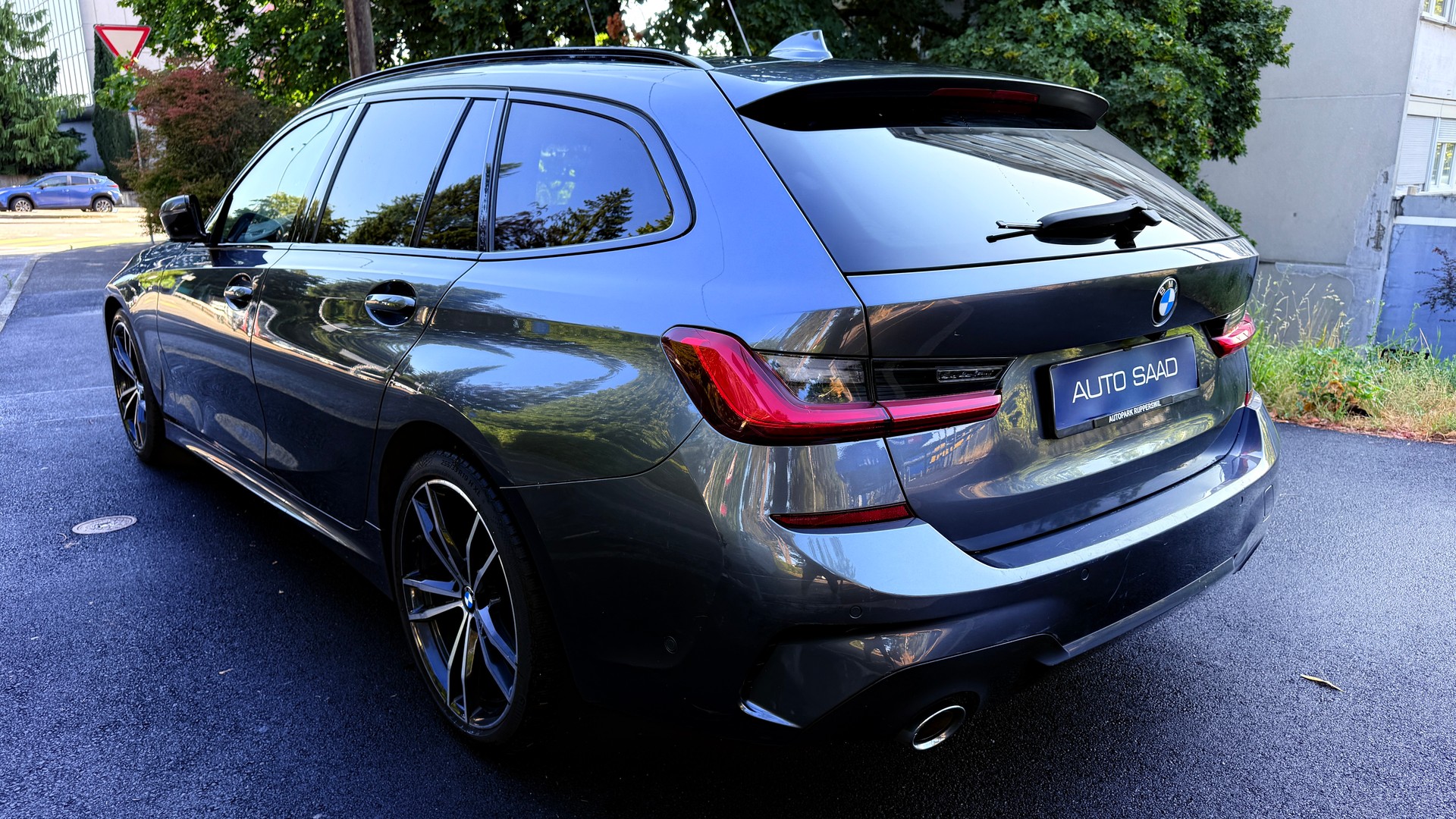 BMW 320d xDrive 48V Touring M Sport Steptronic-image-4