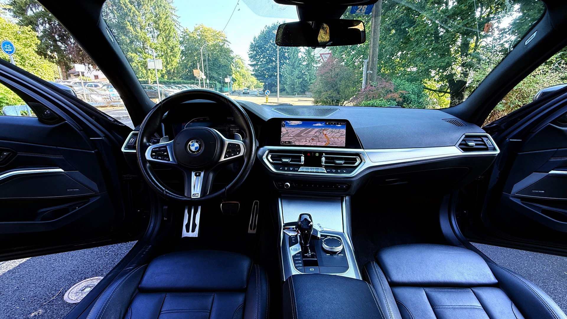 BMW 320d xDrive 48V Touring M Sport Steptronic-image-8