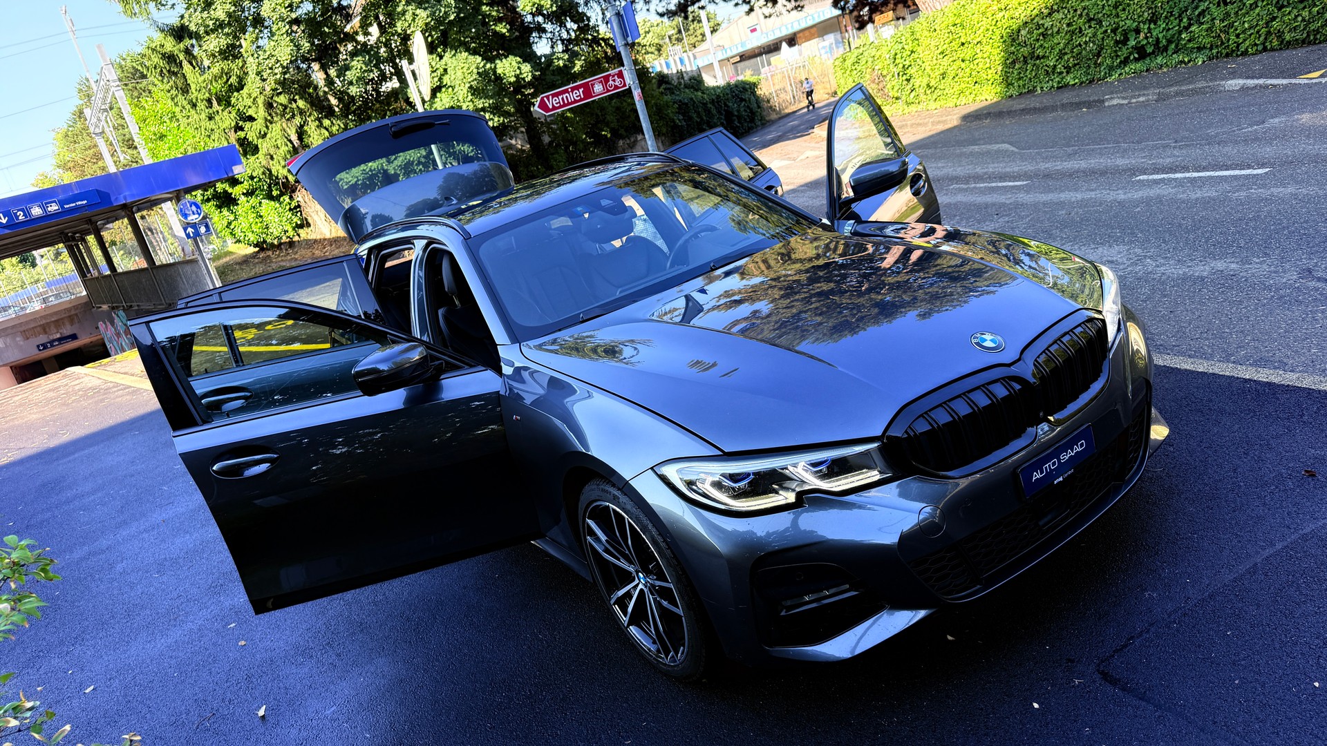 BMW 320d xDrive 48V Touring M Sport Steptronic-image-13