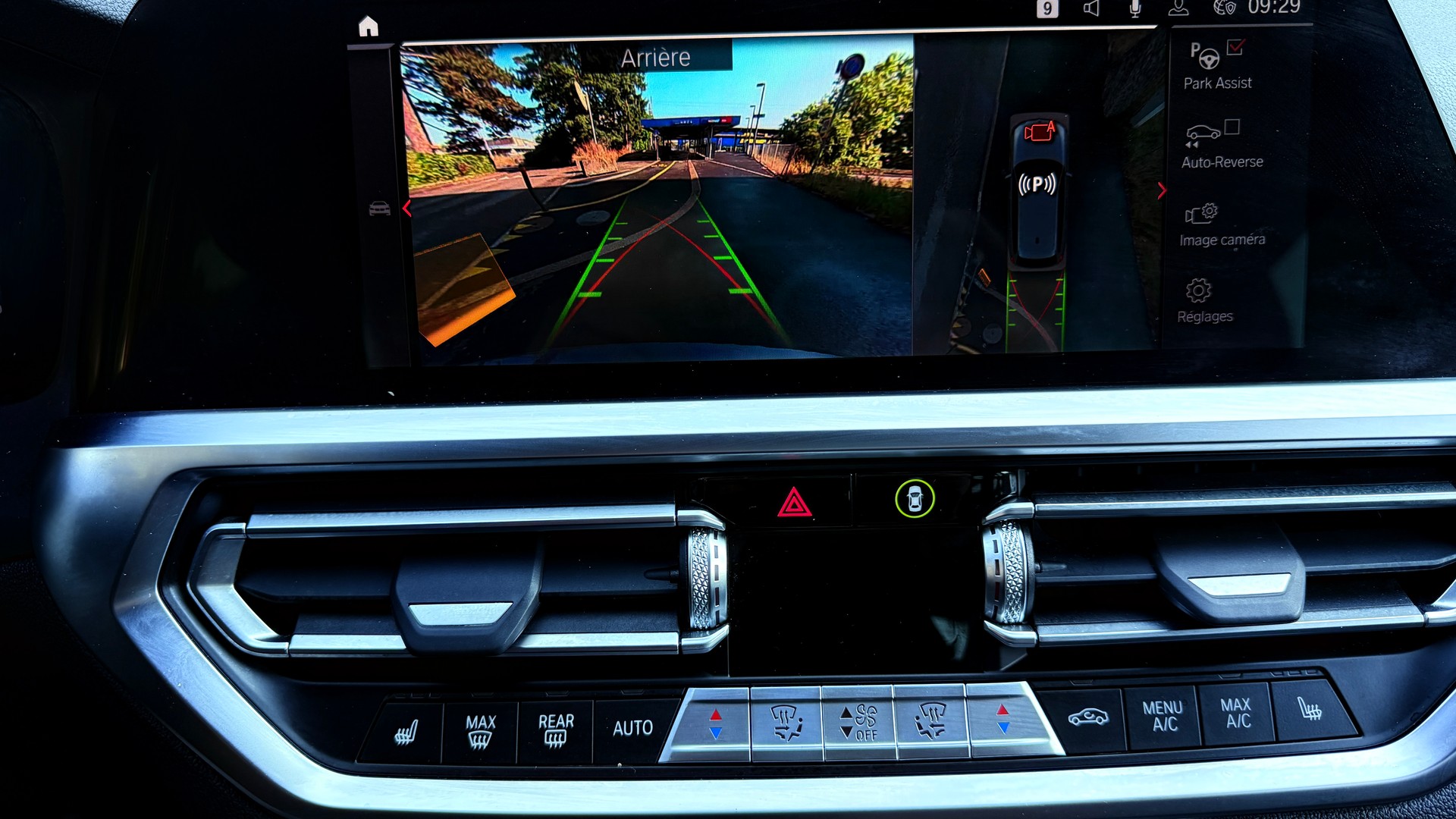 BMW 320d xDrive 48V Touring M Sport Steptronic-image-15