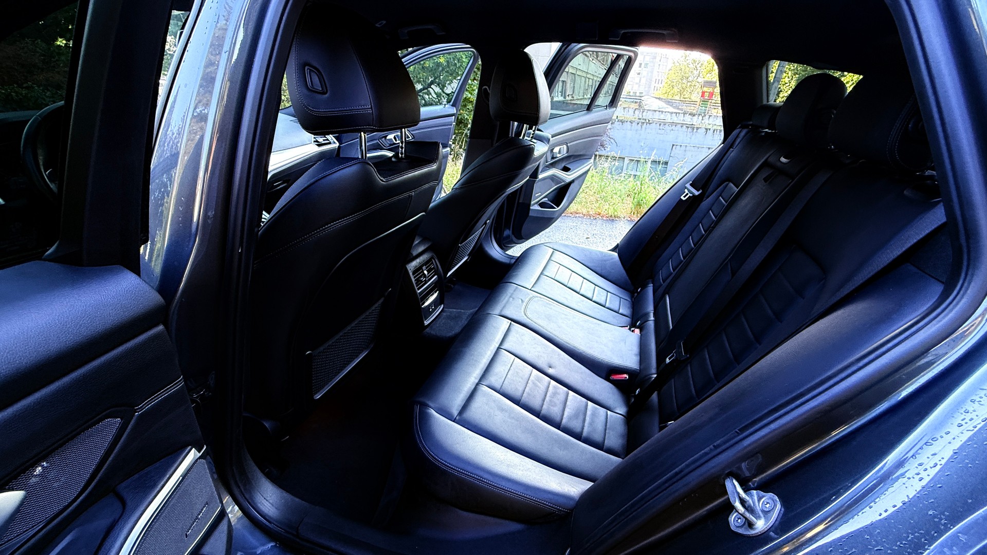BMW 320d xDrive 48V Touring M Sport Steptronic-image-11