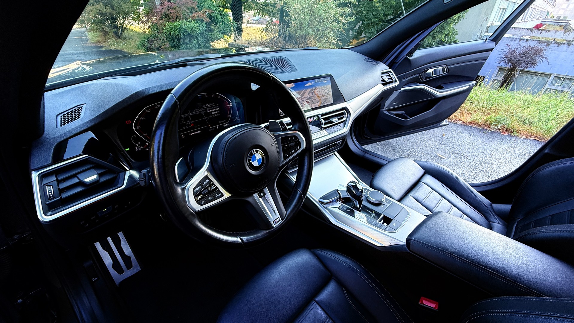 BMW 320d xDrive 48V Touring M Sport Steptronic-image-10