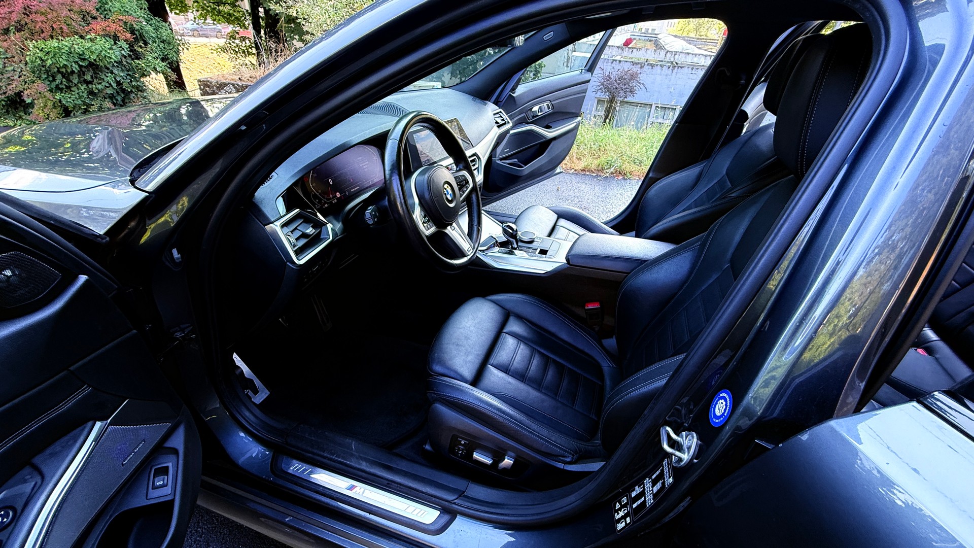 BMW 320d xDrive 48V Touring M Sport Steptronic-image-9