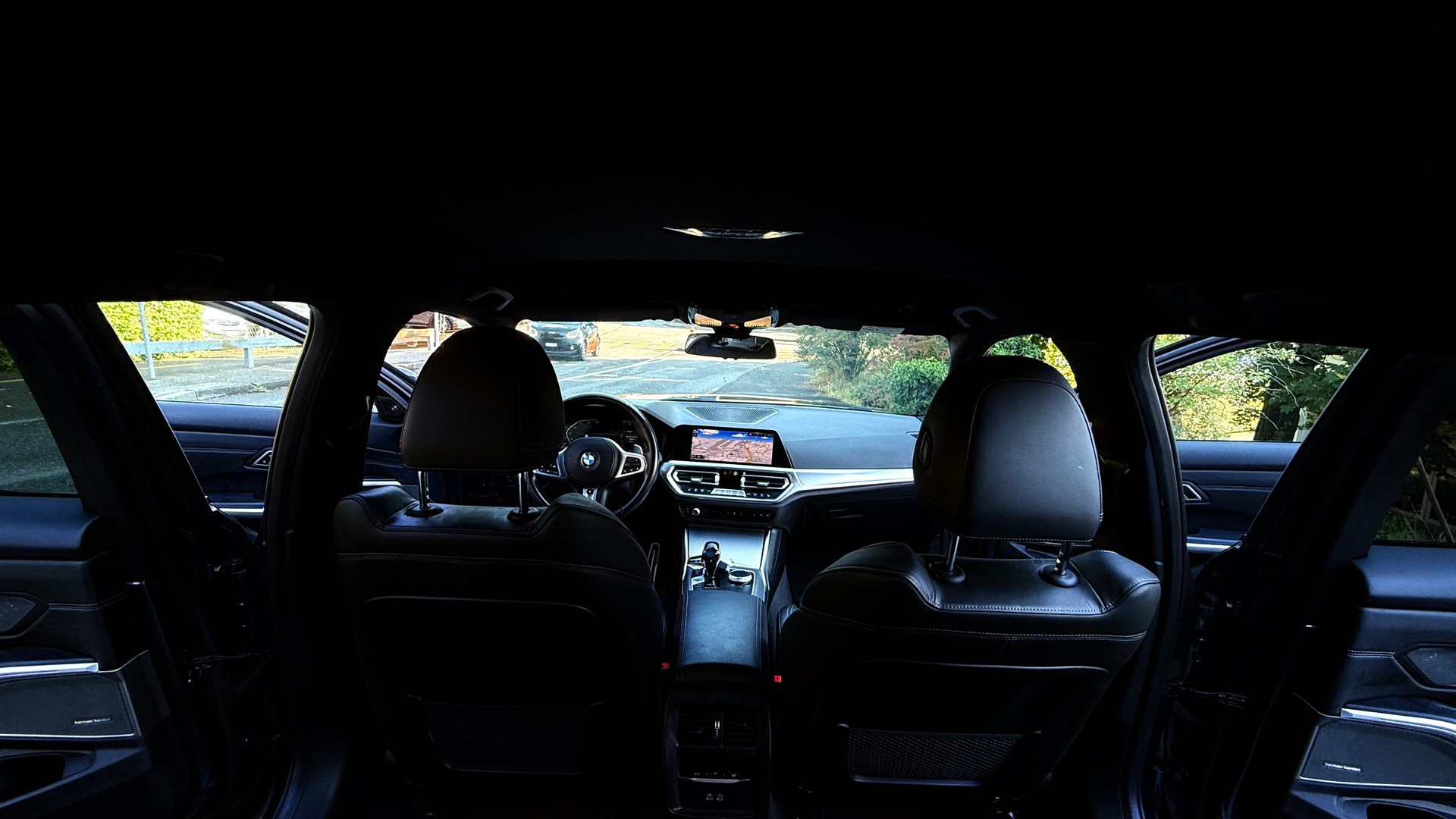 BMW 320d xDrive 48V Touring M Sport Steptronic-image-7