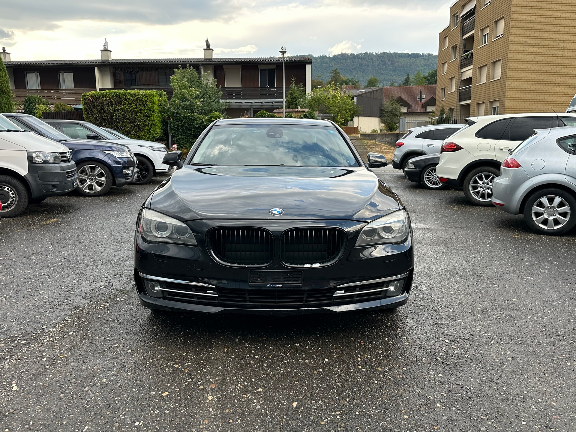 BMW 740i-image-2