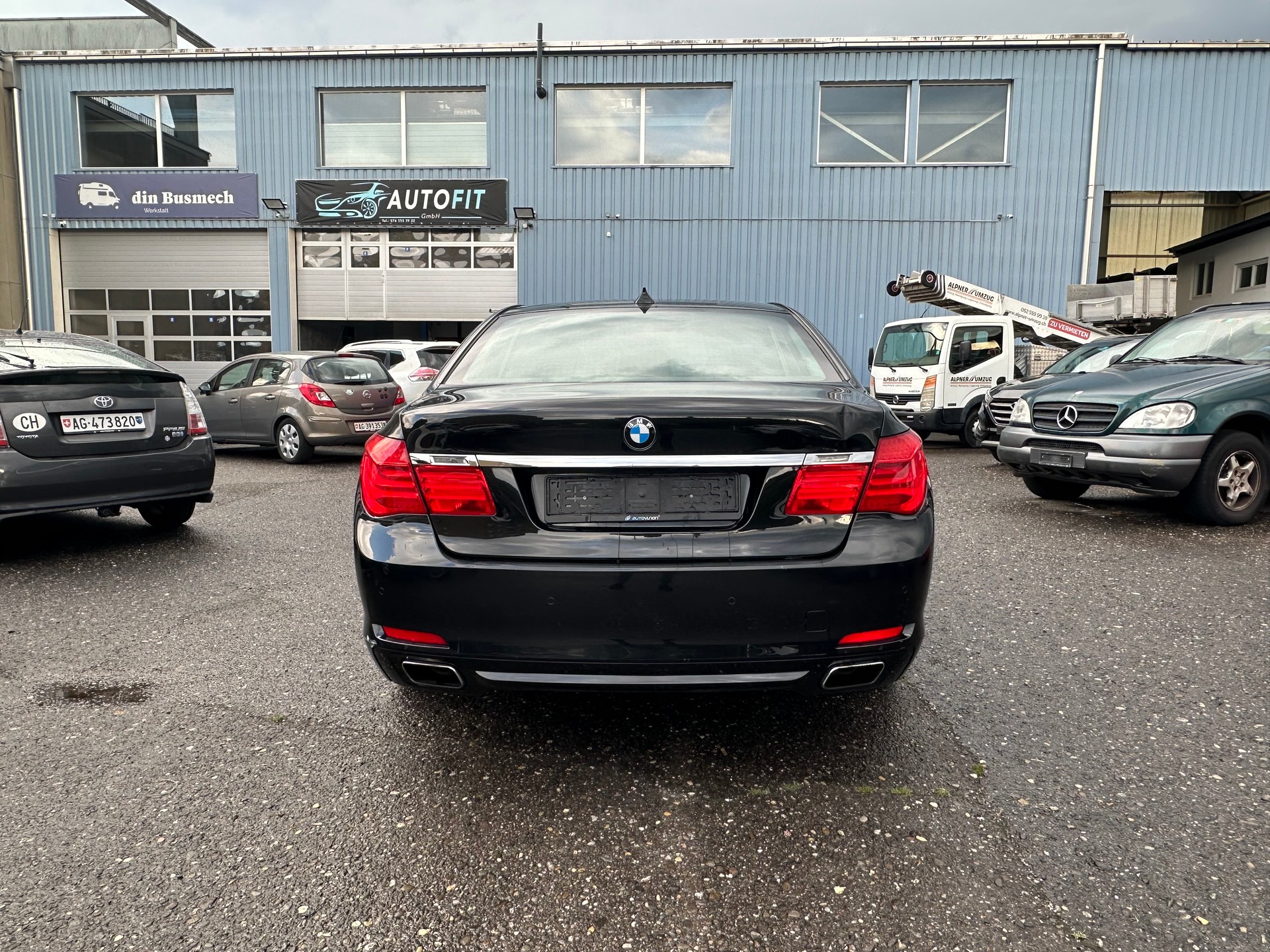 BMW 740i-image-7