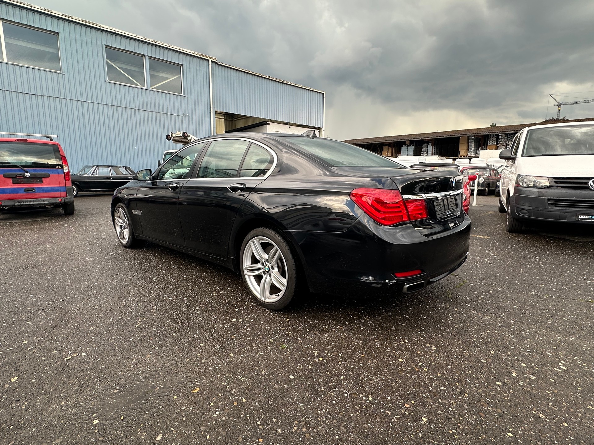 BMW 740i-image-5