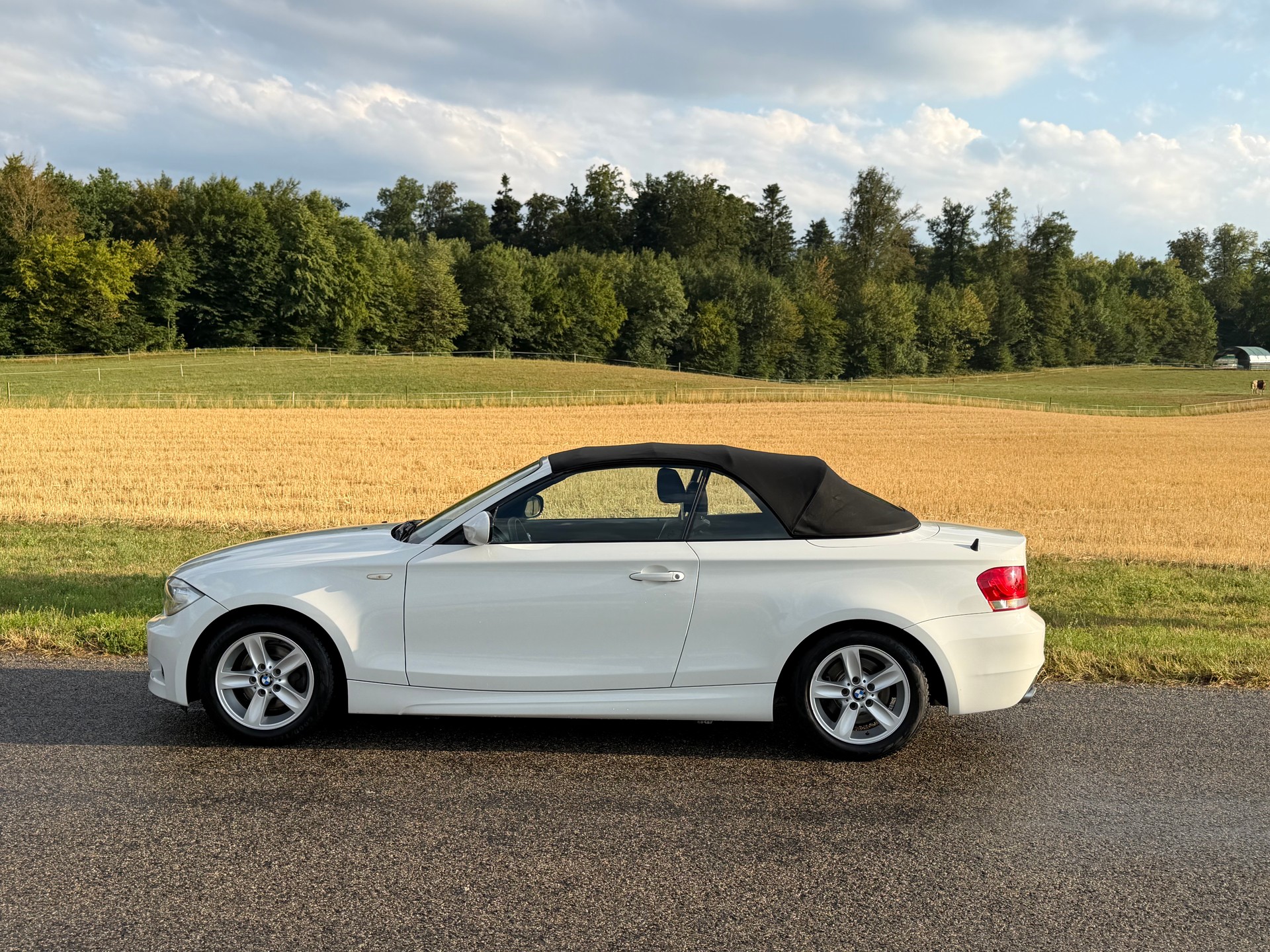 BMW 118i Cabrio-image-1