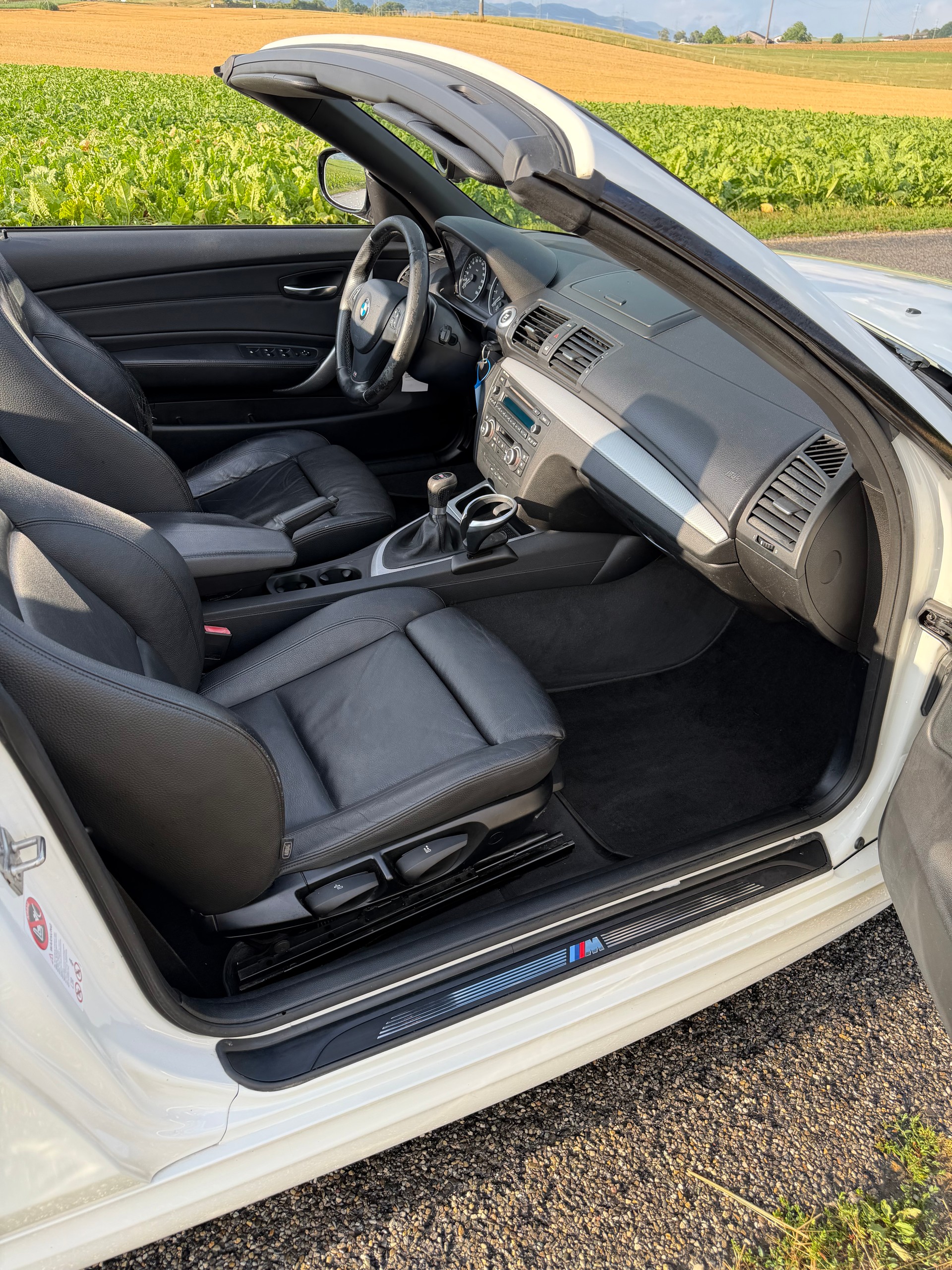 BMW 118i Cabrio-image-11