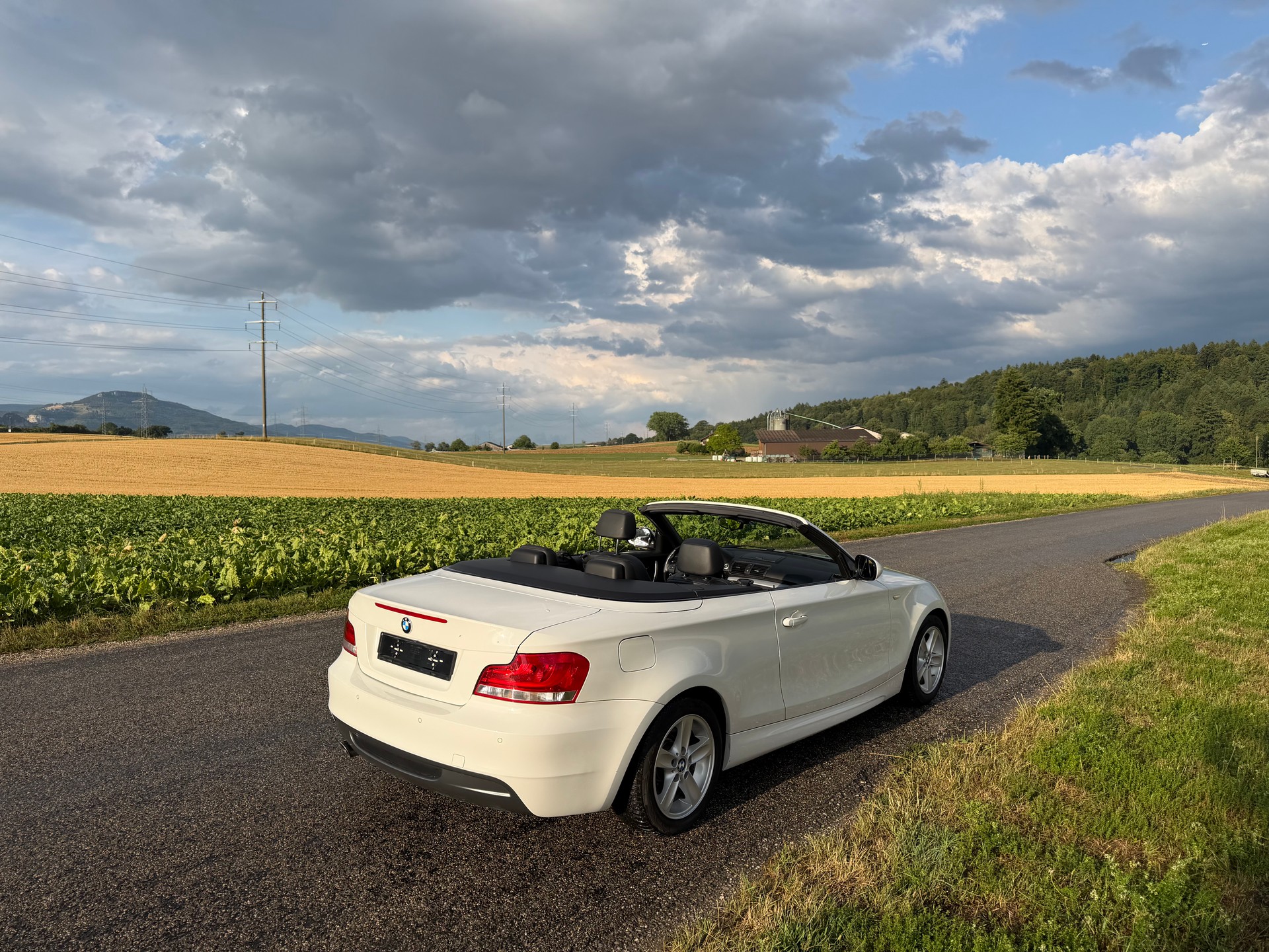 BMW 118i Cabrio-image-3