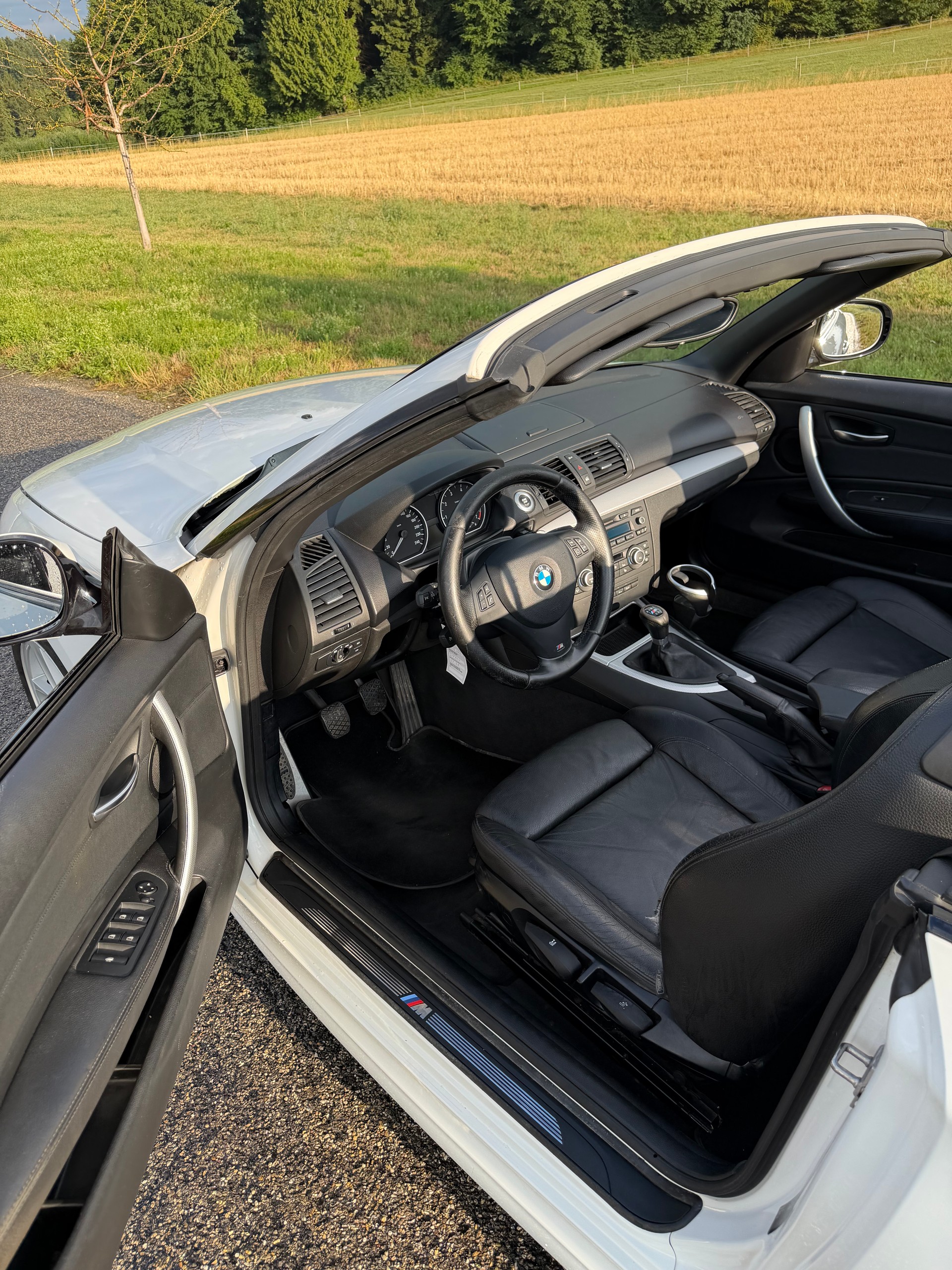 BMW 118i Cabrio-image-10