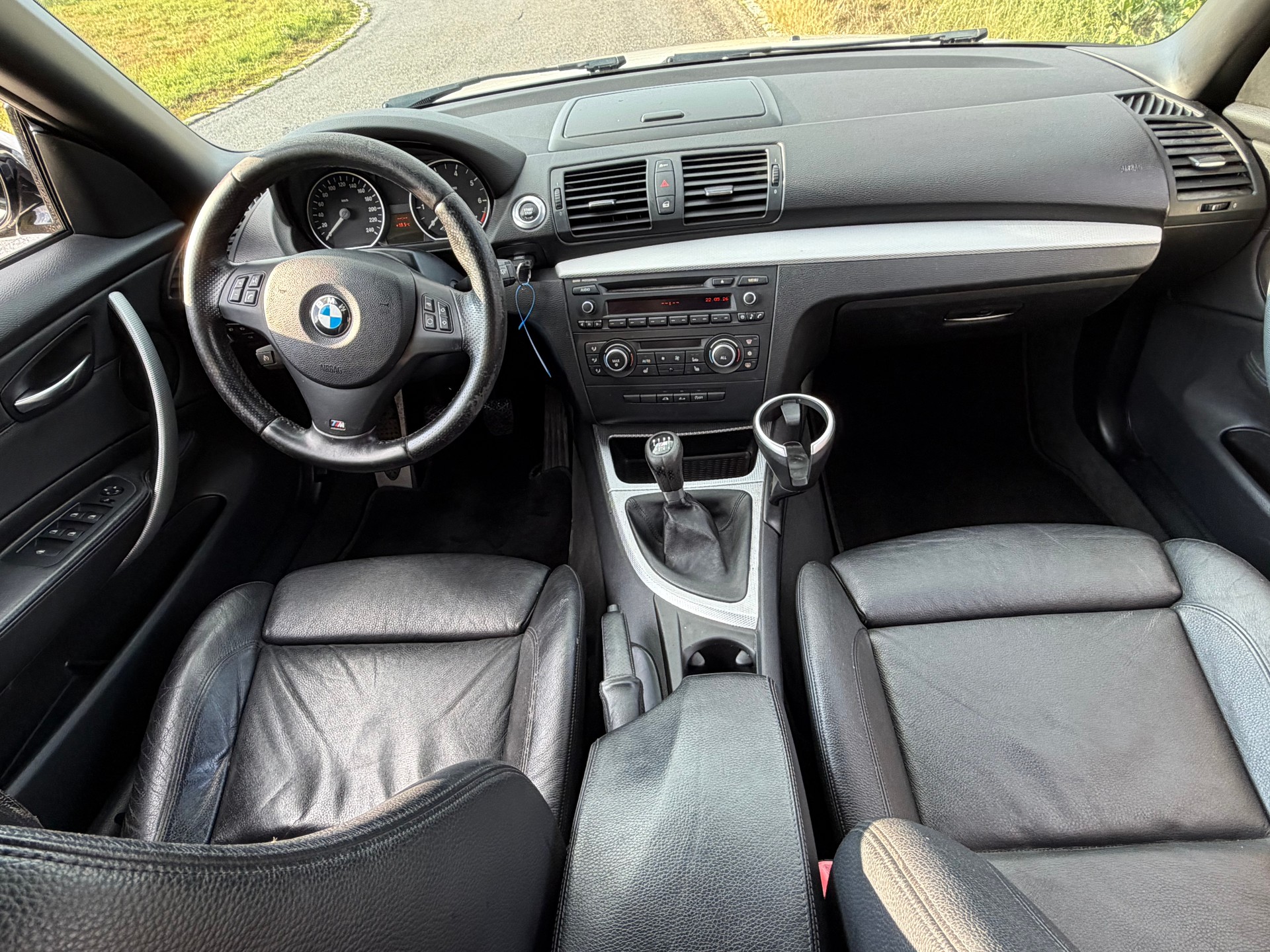 BMW 118i Cabrio-image-12