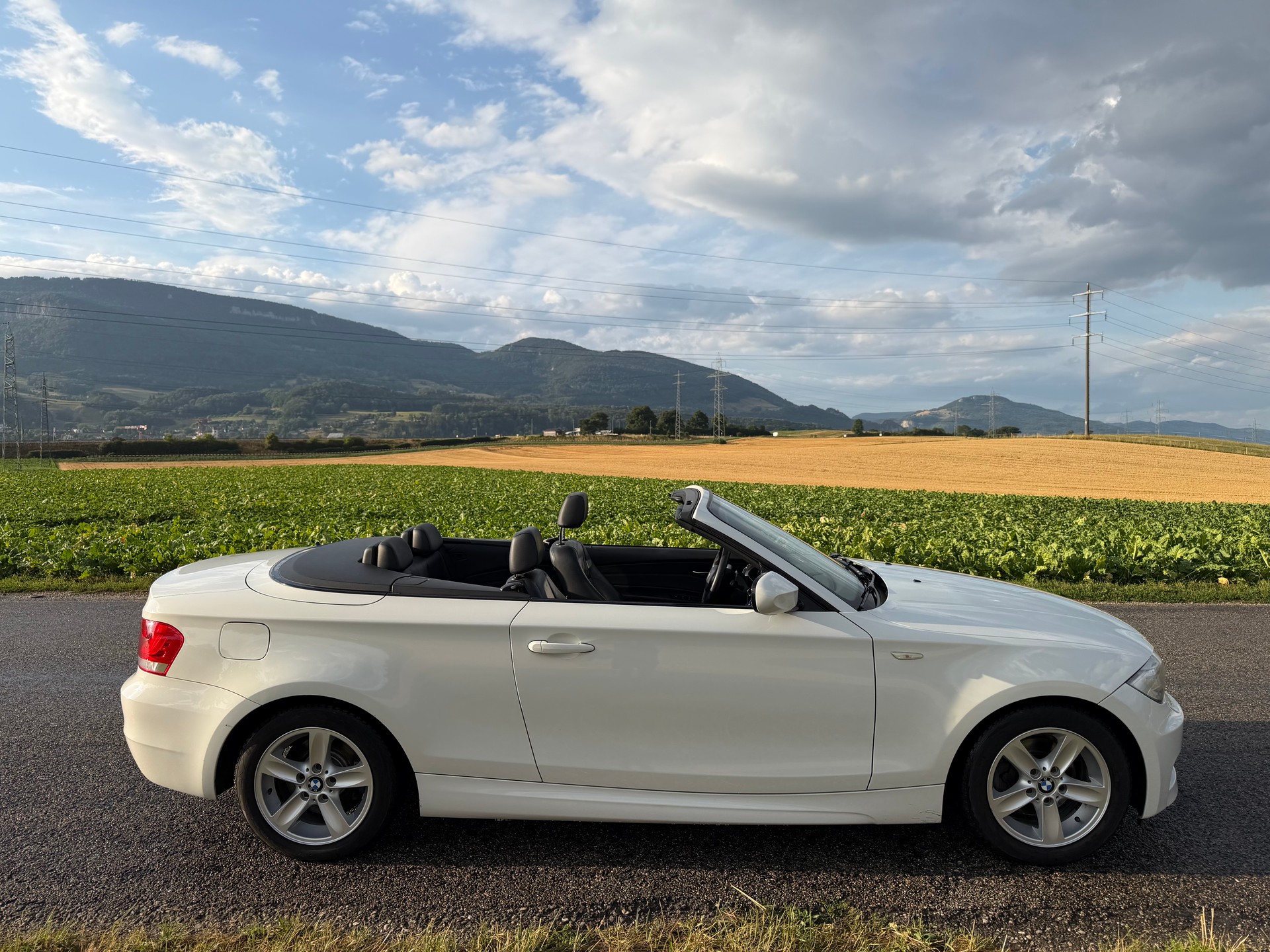 BMW 118i Cabrio-image-4