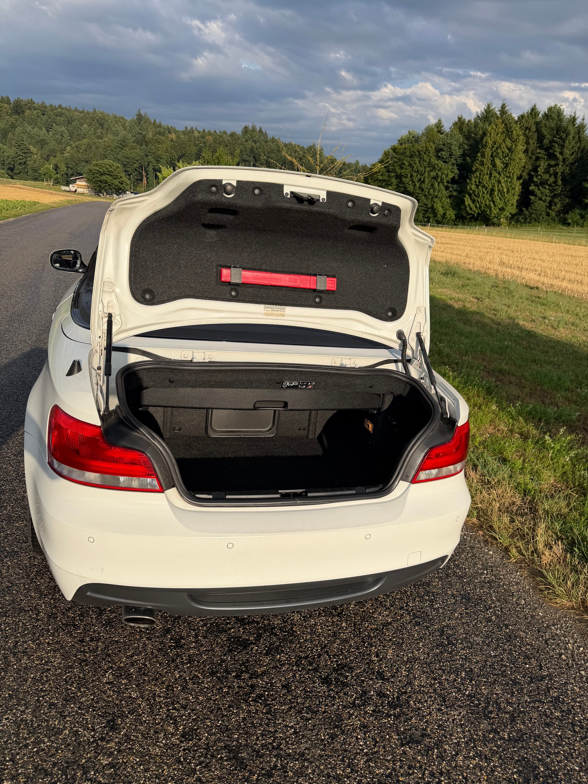 BMW 118i Cabrio-image-9