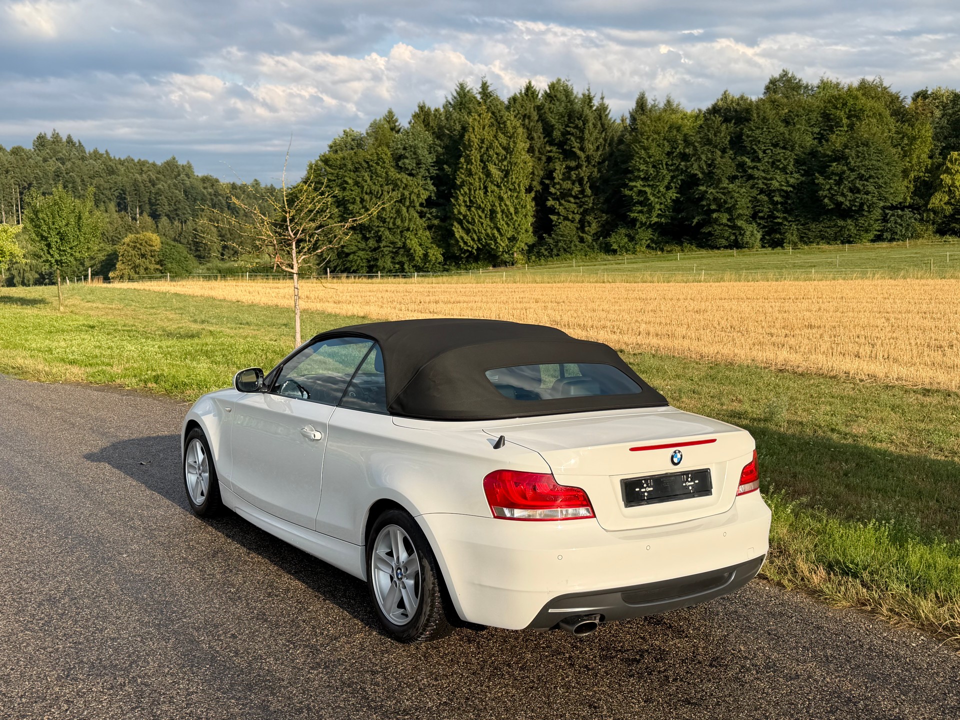 BMW 118i Cabrio-image-2