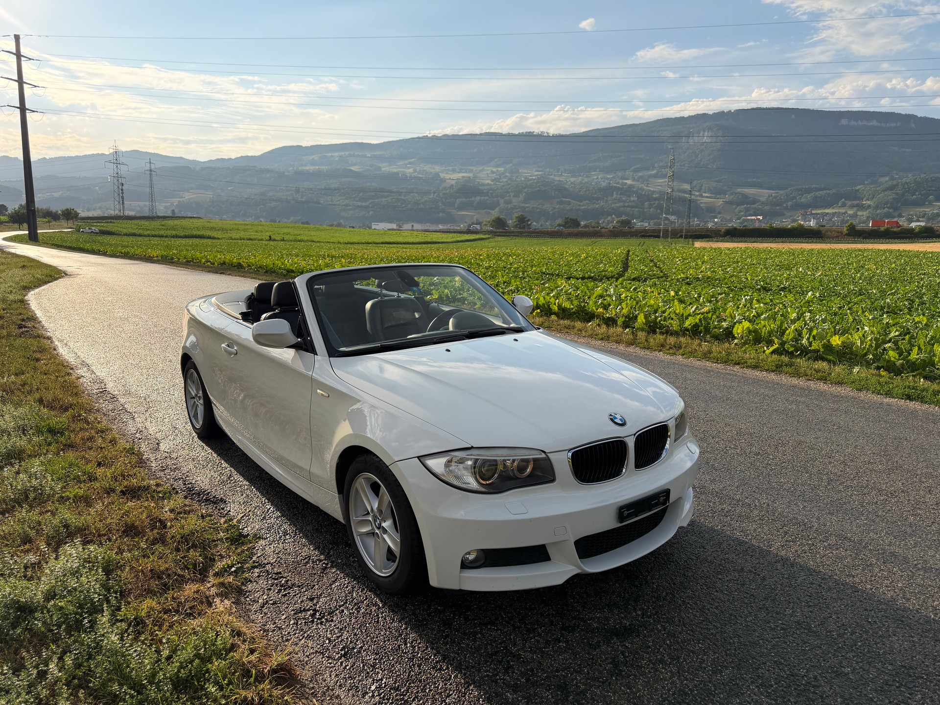 BMW 118i Cabrio-image-5