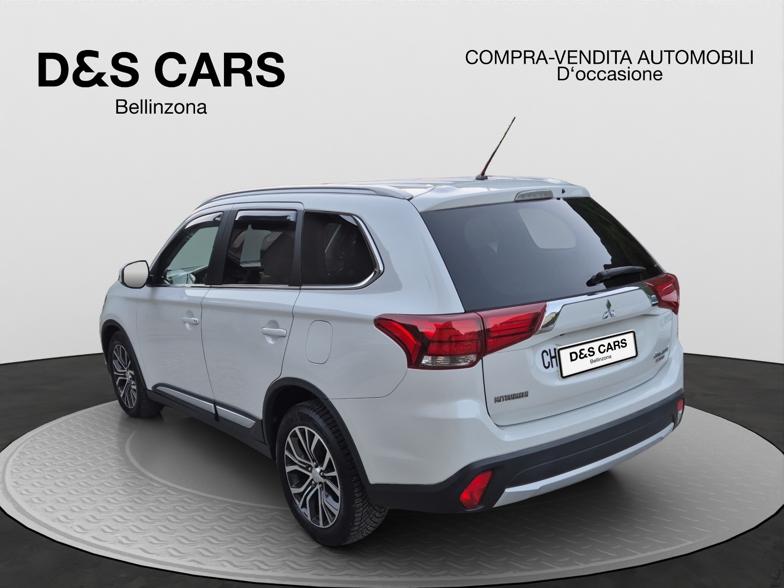 MITSUBISHI Outlander 2.2 DID Diamond 4WD Automatic-image-3