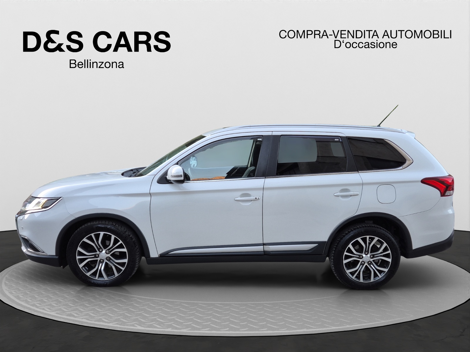 MITSUBISHI Outlander 2.2 DID Diamond 4WD Automatic-image-2