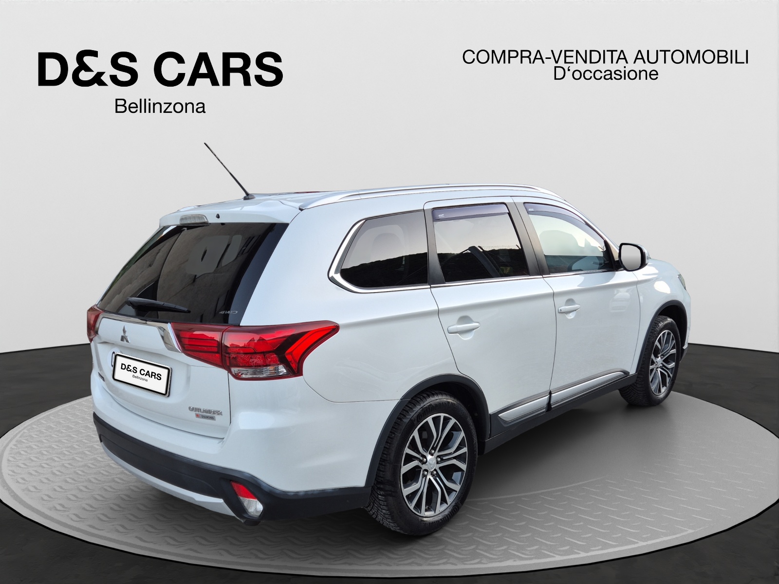 MITSUBISHI Outlander 2.2 DID Diamond 4WD Automatic-image-5