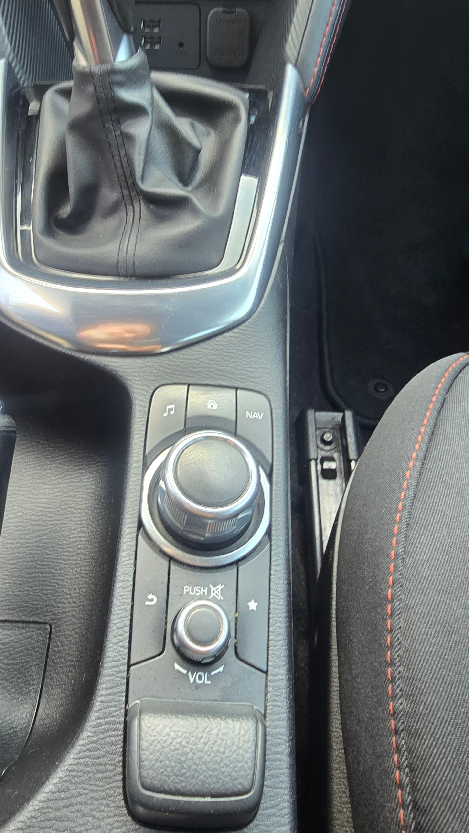 MAZDA 2 1.5 CD 16V Skyactiv-D Ambition Plus-image-23