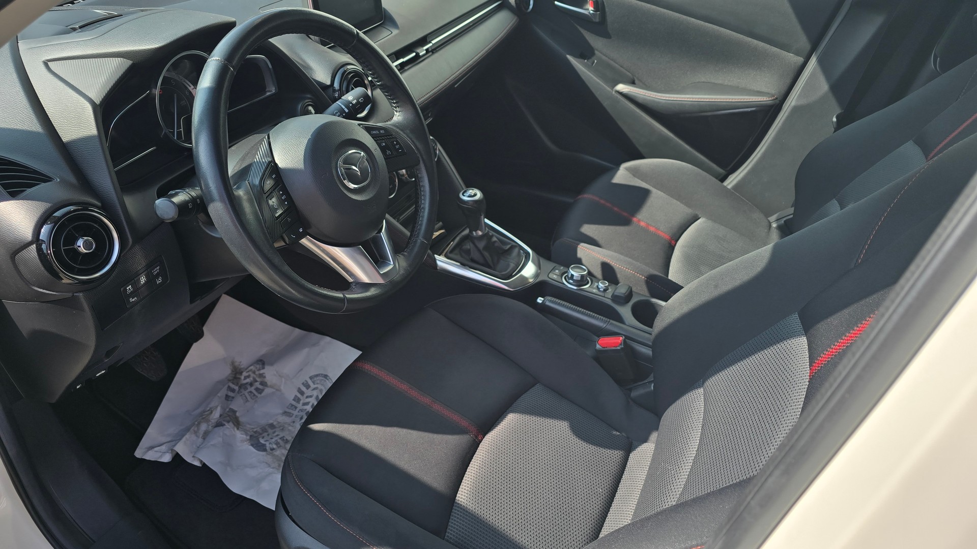 MAZDA 2 1.5 CD 16V Skyactiv-D Ambition Plus-image-9