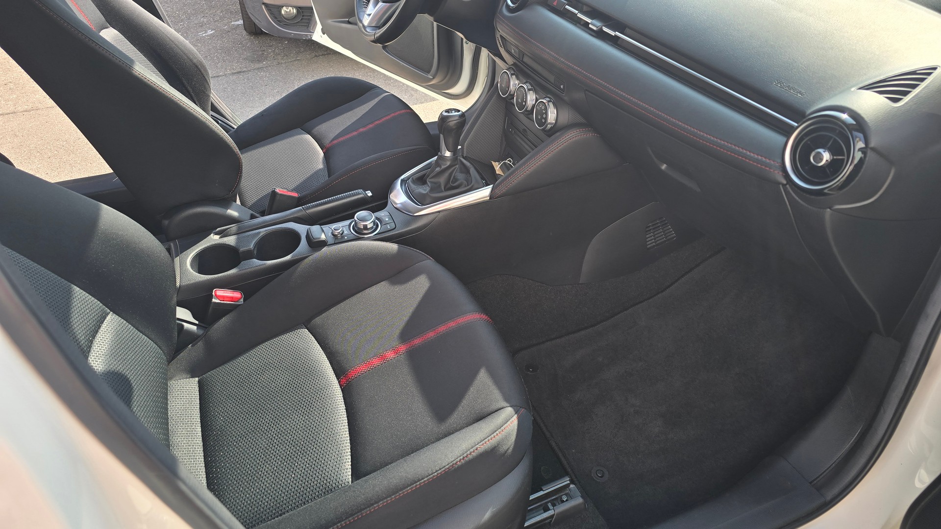MAZDA 2 1.5 CD 16V Skyactiv-D Ambition Plus-image-14