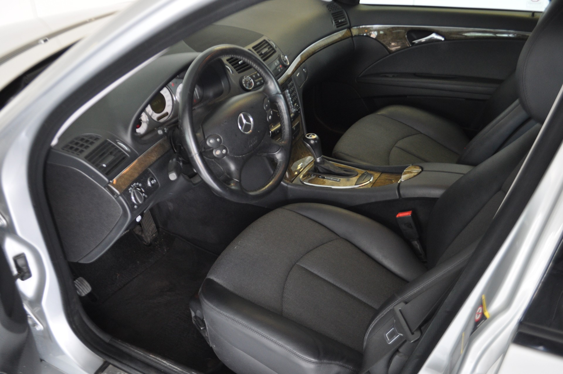 MERCEDES-BENZ E 280 Avantgarde 4Matic Automatic-image-6