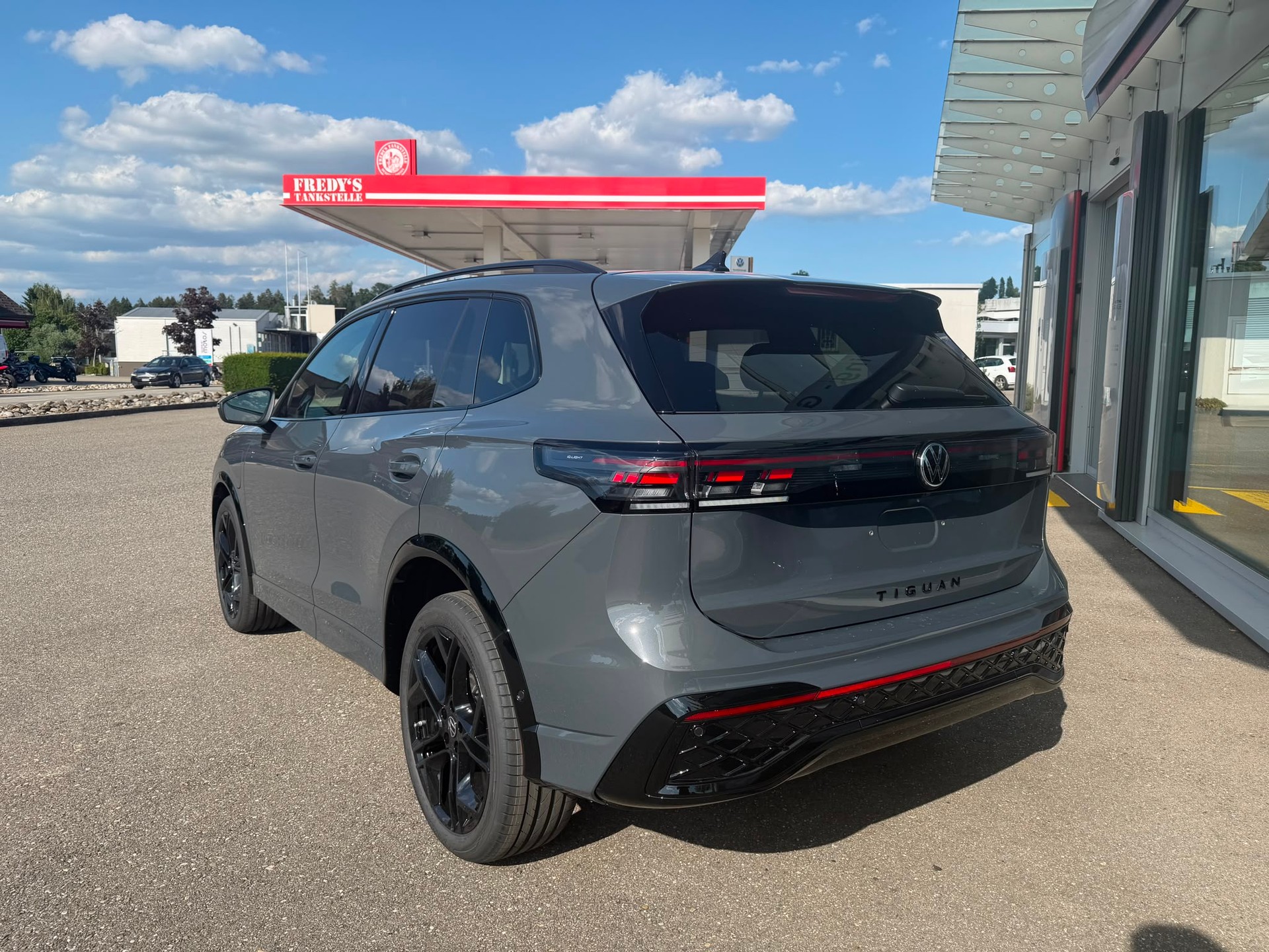 VW Tiguan 1.5 TSI evo2 eHybrid R-Line DSG-image-2