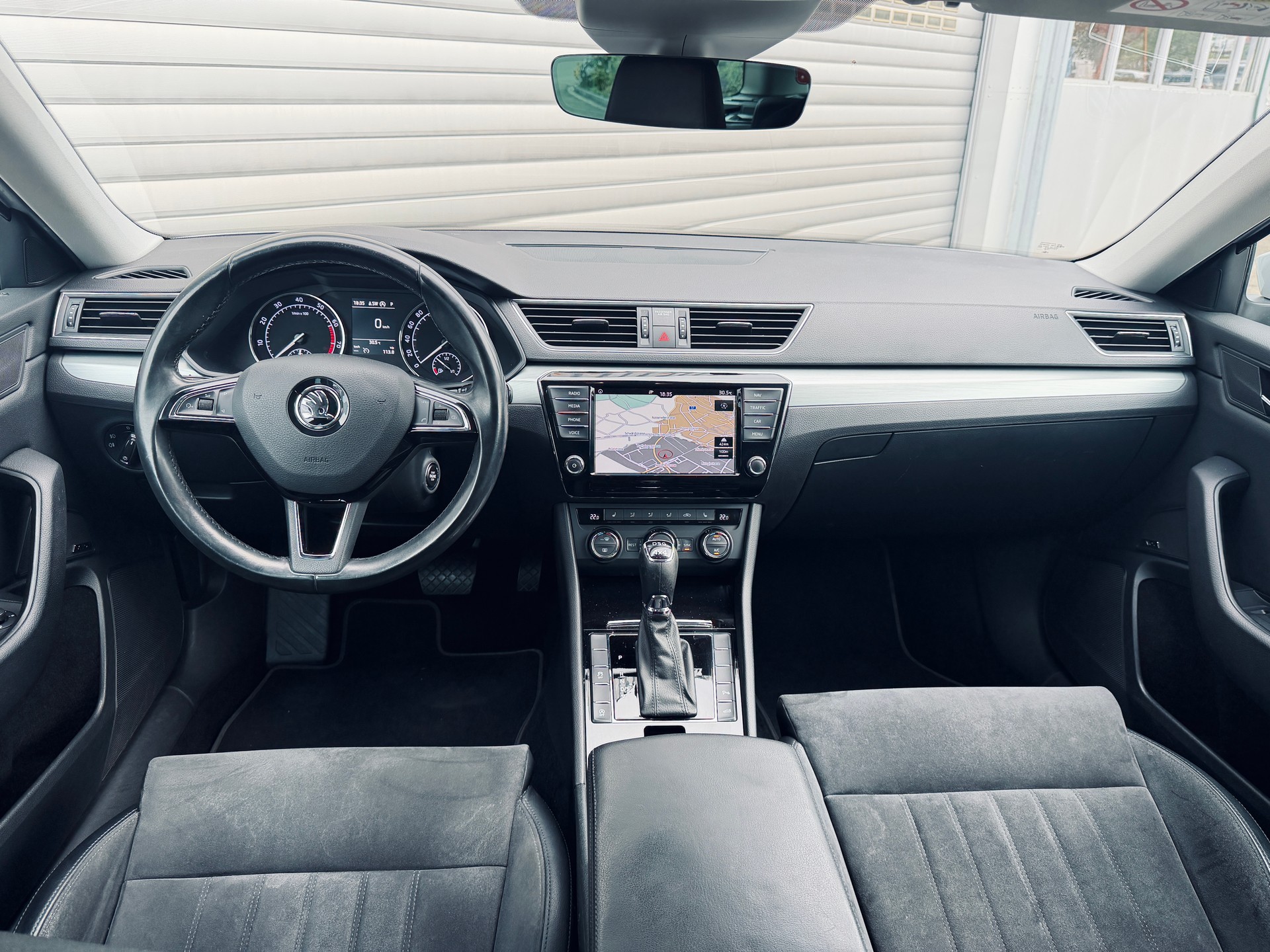 SKODA Superb Combi 2.0 TSI Style DSG 4x4-image-9