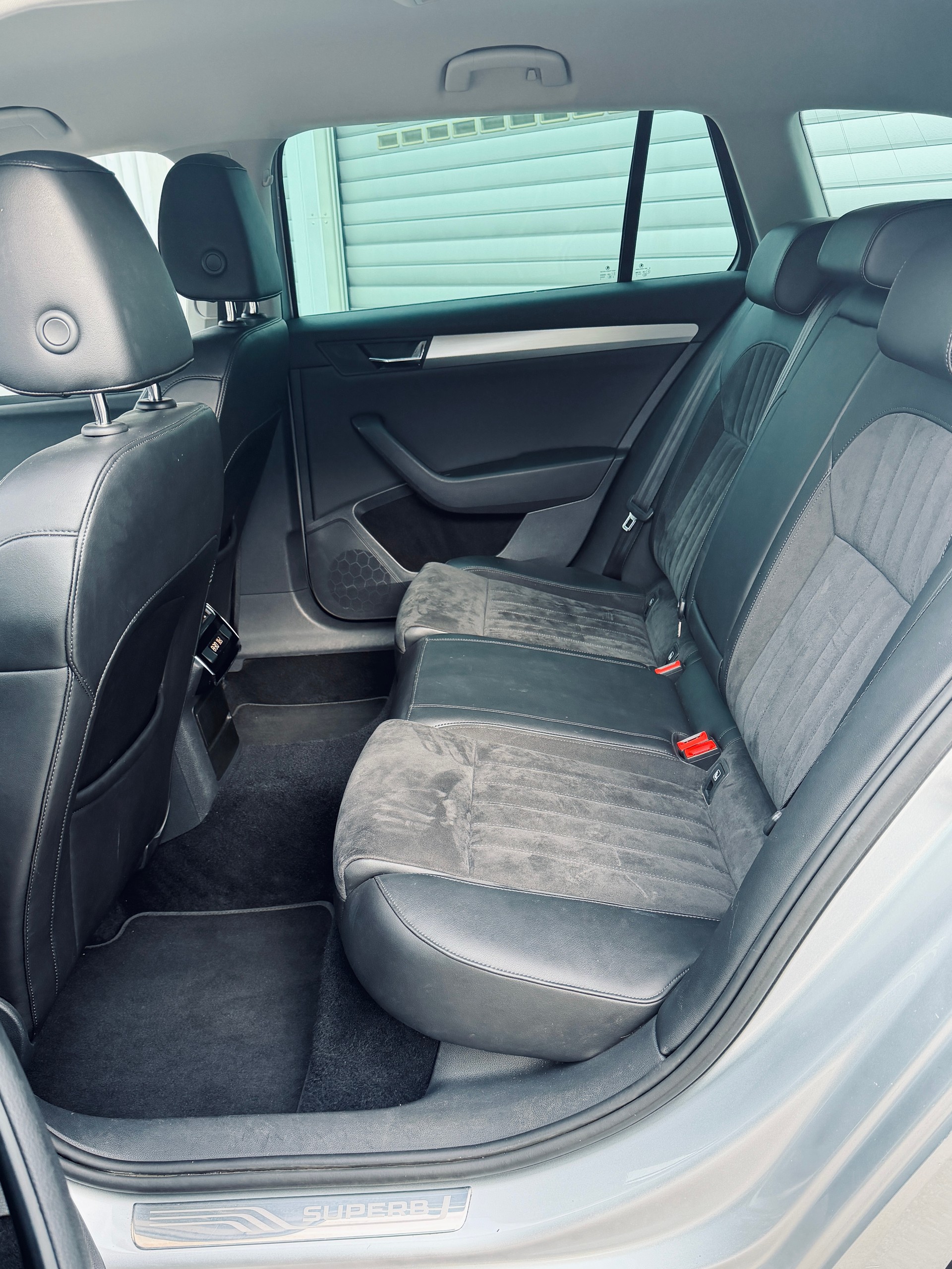 SKODA Superb Combi 2.0 TSI Style DSG 4x4-image-13
