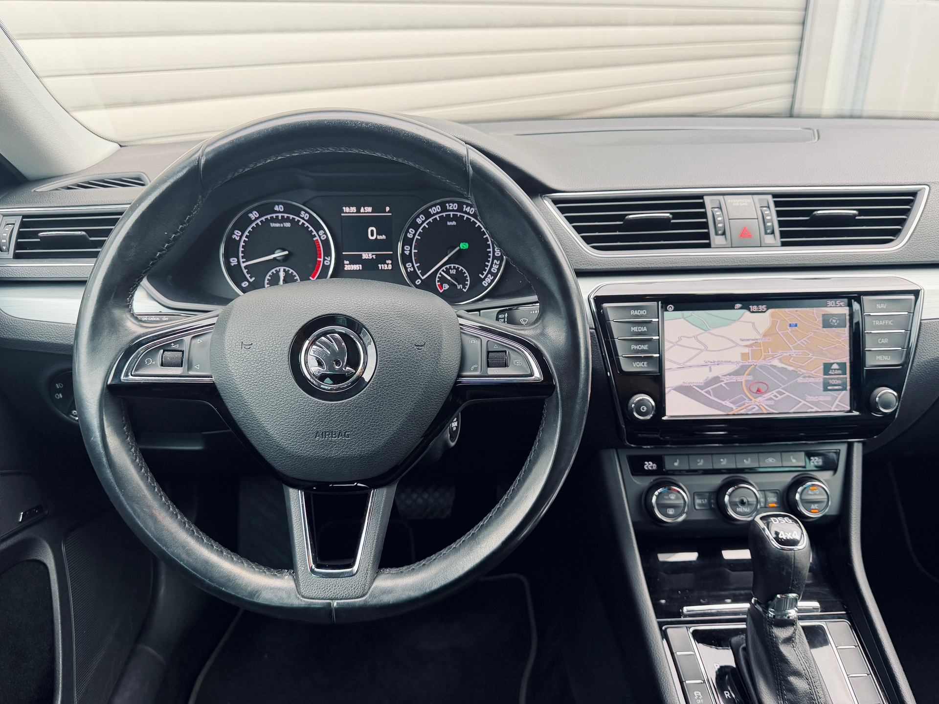 SKODA Superb Combi 2.0 TSI Style DSG 4x4-image-10